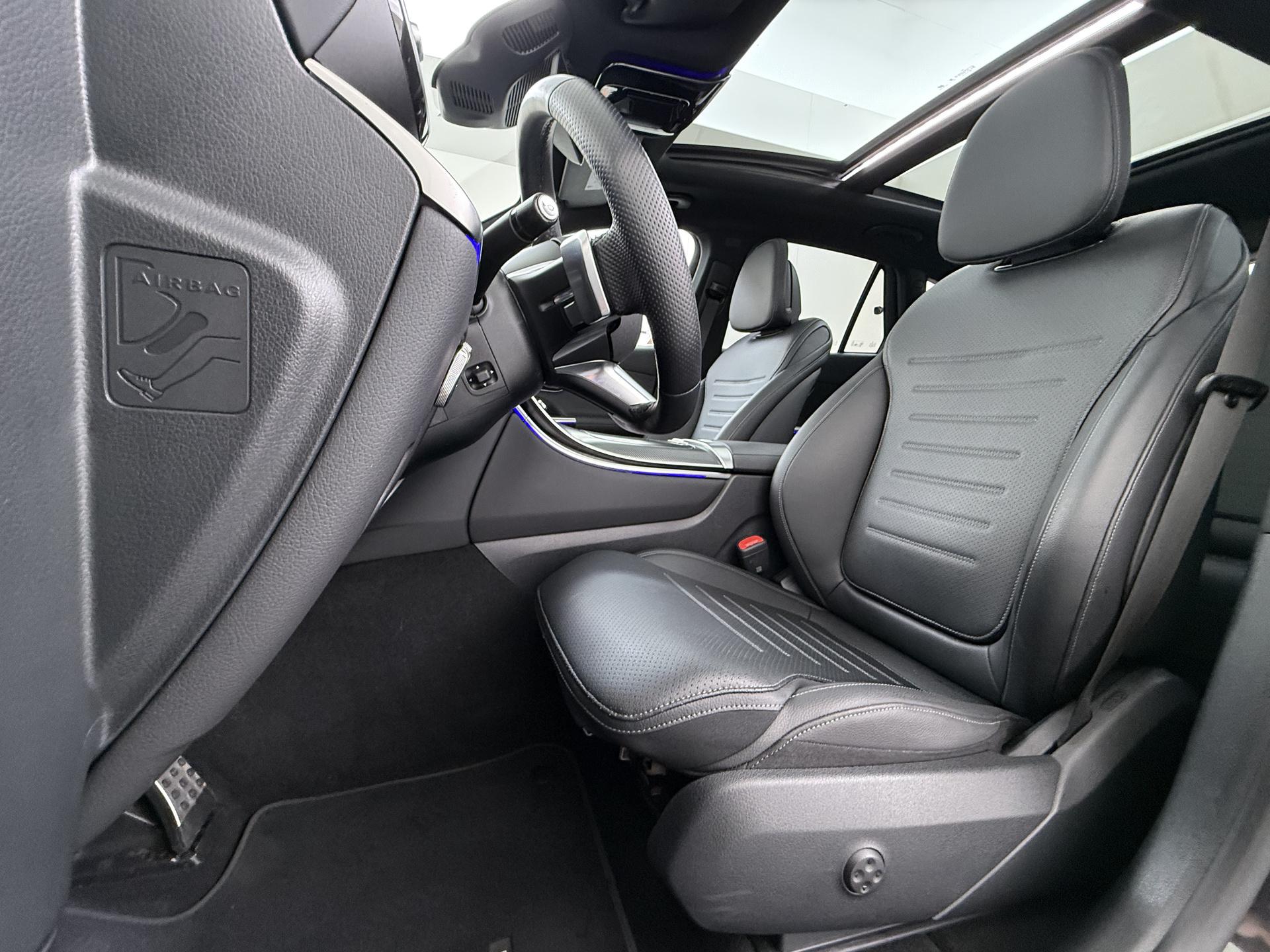 Mercedes-Benz GLC-klasse 300e 4MATIC AMG Line 26