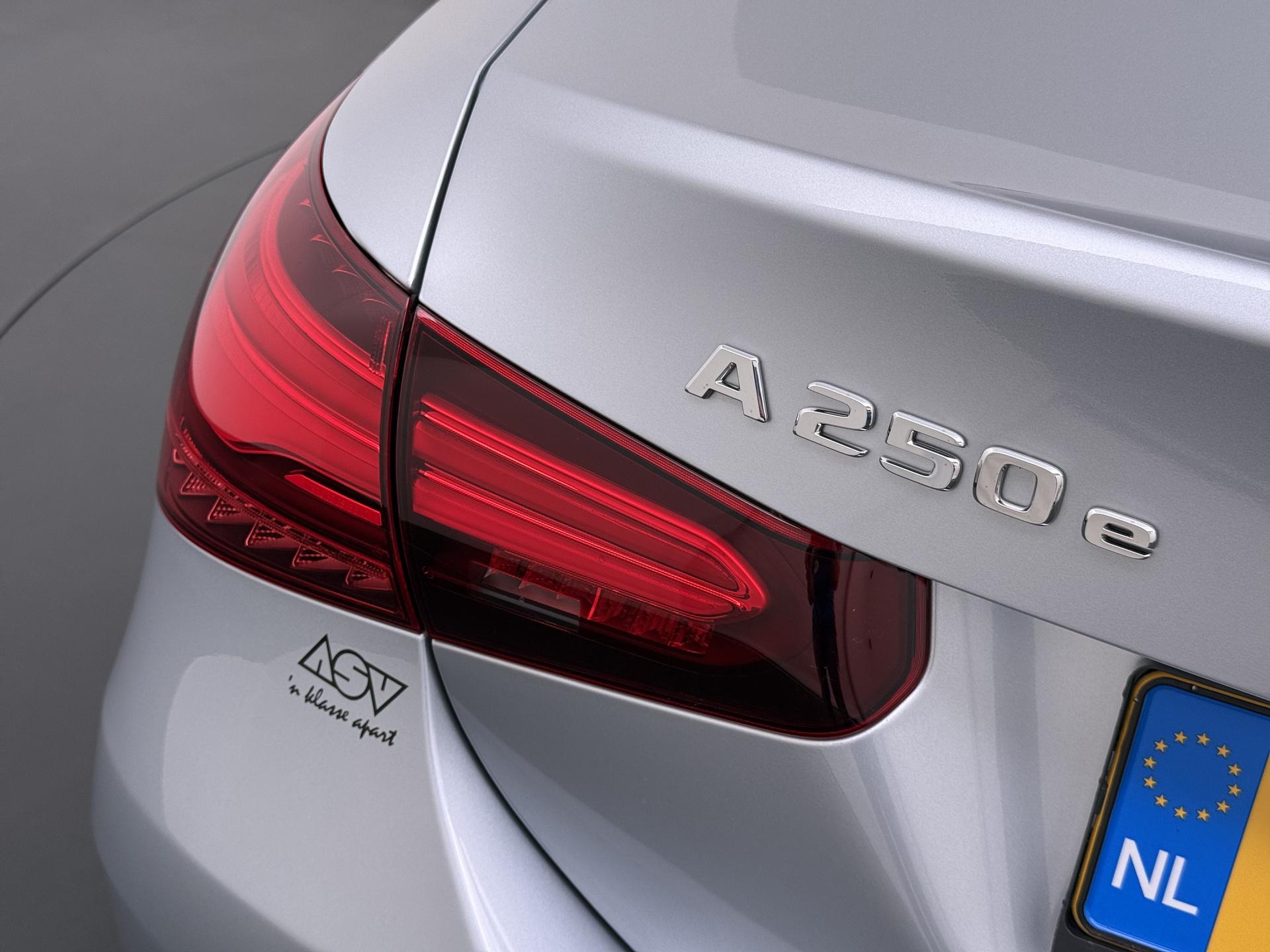 Mercedes-Benz A-klasse 250 e AMG Business Solution 16
