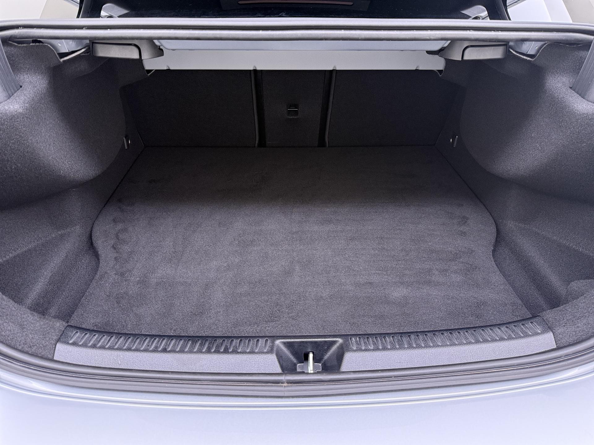 Mercedes-Benz A-klasse 250 e AMG Business Solution 18