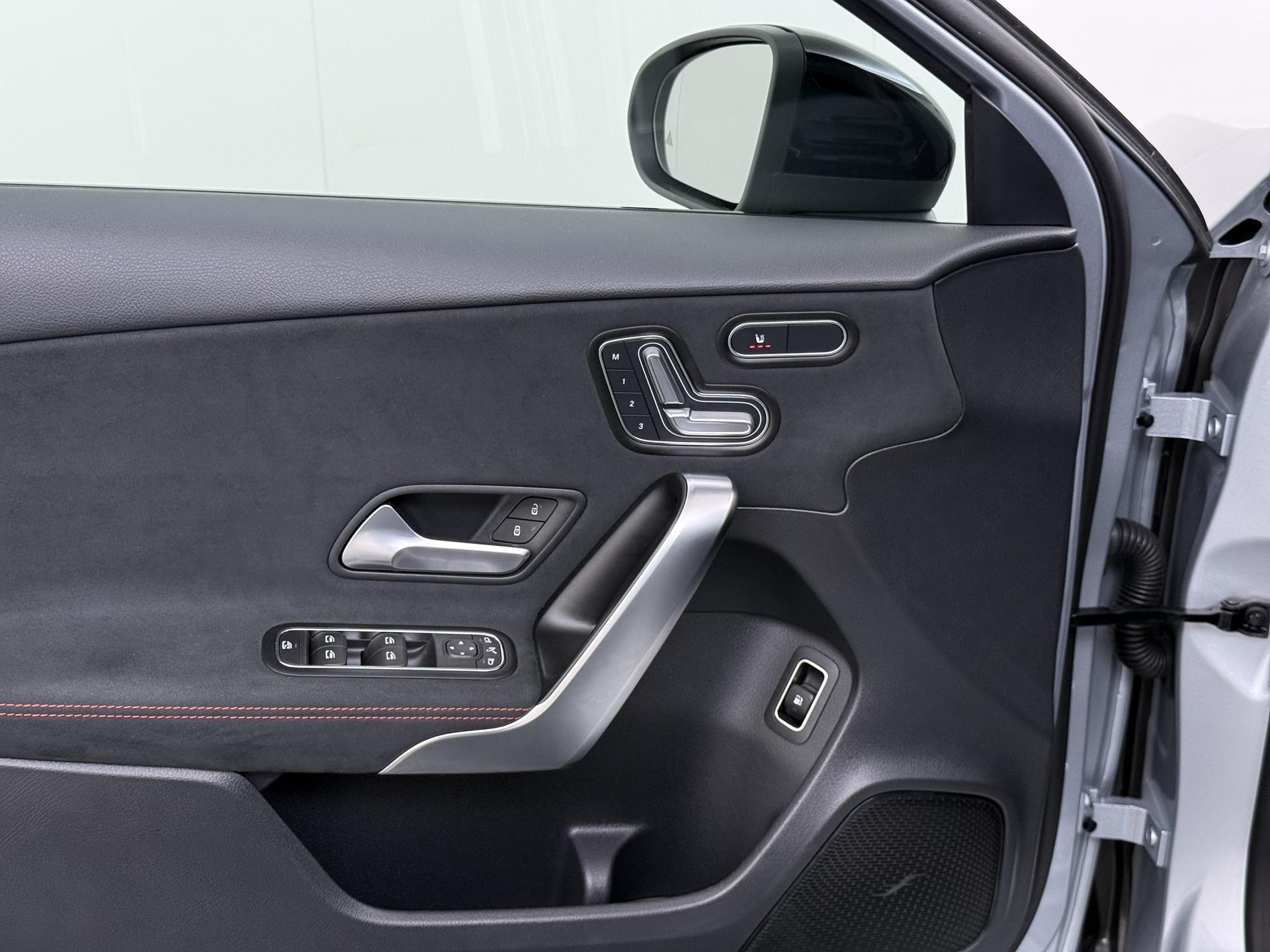 Mercedes-Benz A-klasse 250 e AMG Business Solution 21