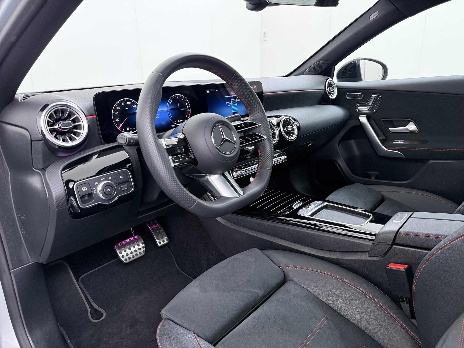 Mercedes-Benz A-klasse 250 e AMG Business Solution 22