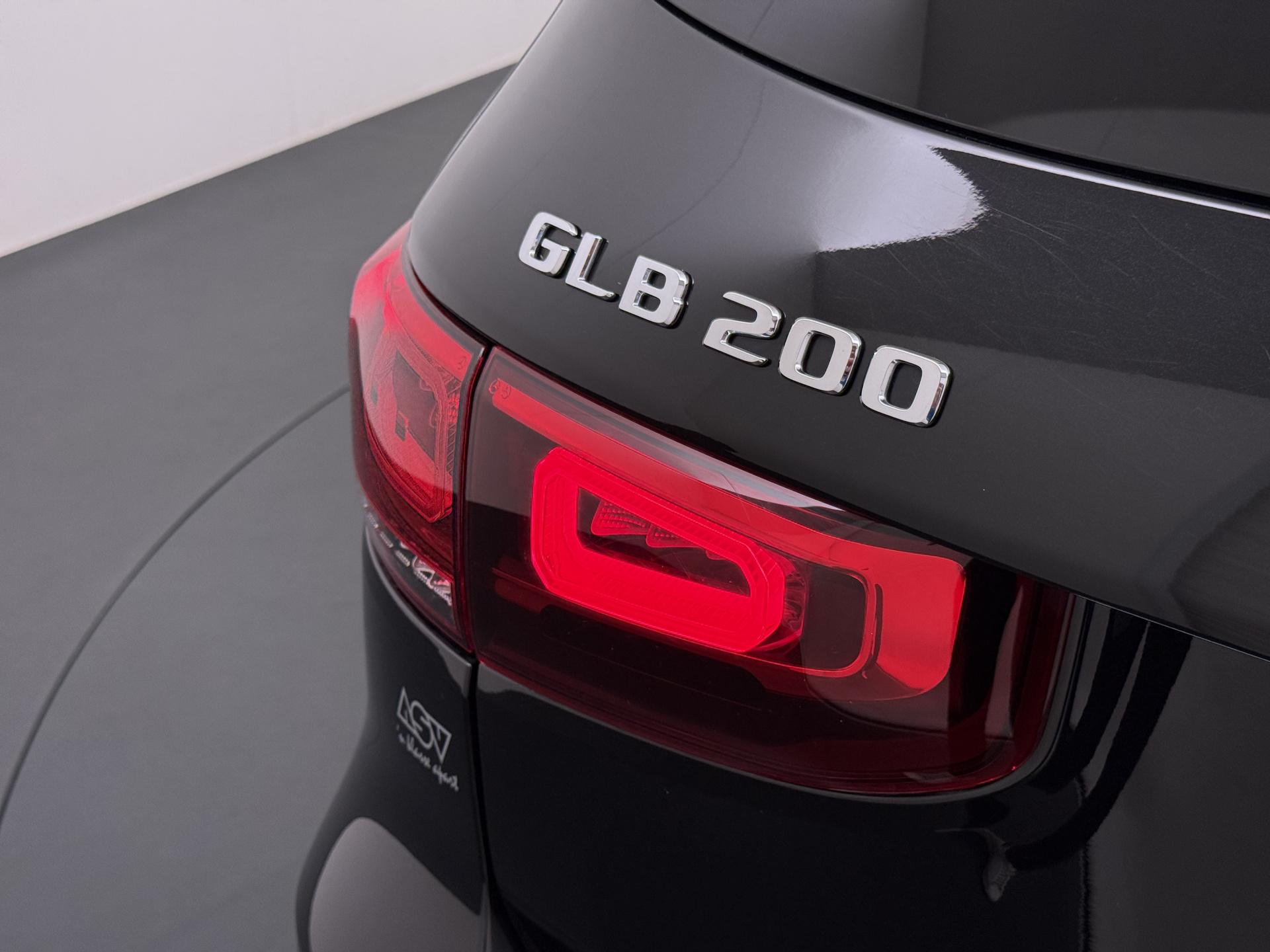 Mercedes-Benz GLB 200 AMG Premium Plus 11