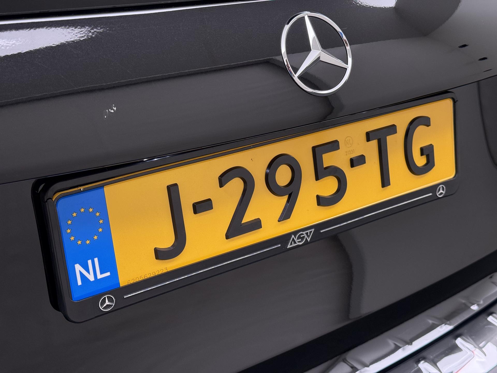 Mercedes-Benz GLB 200 AMG Premium Plus 12