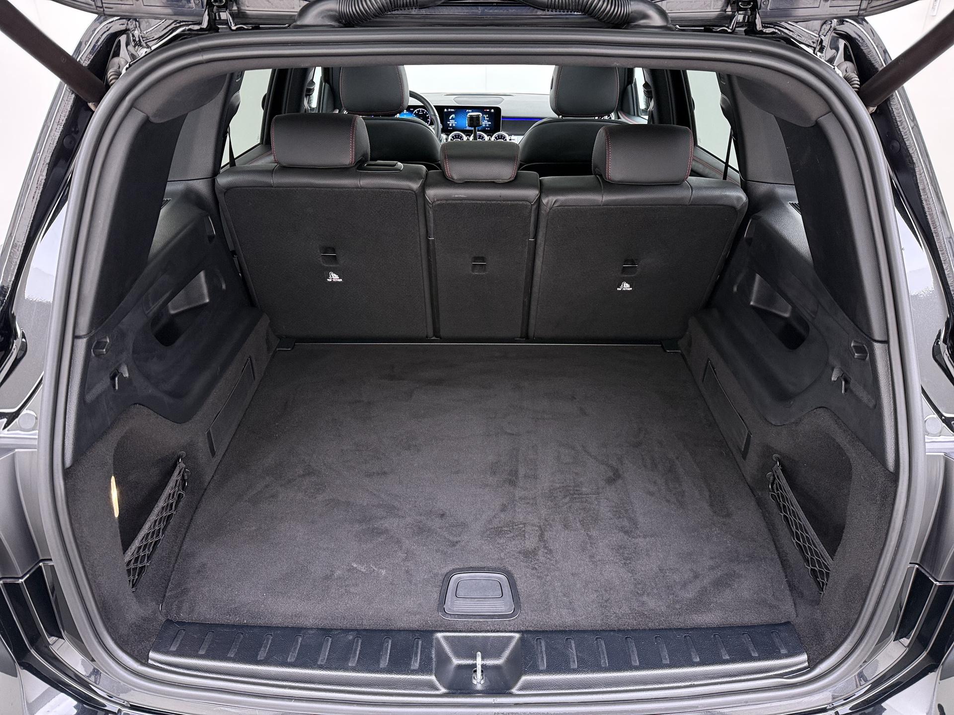 Mercedes-Benz GLB 200 AMG Premium Plus 13