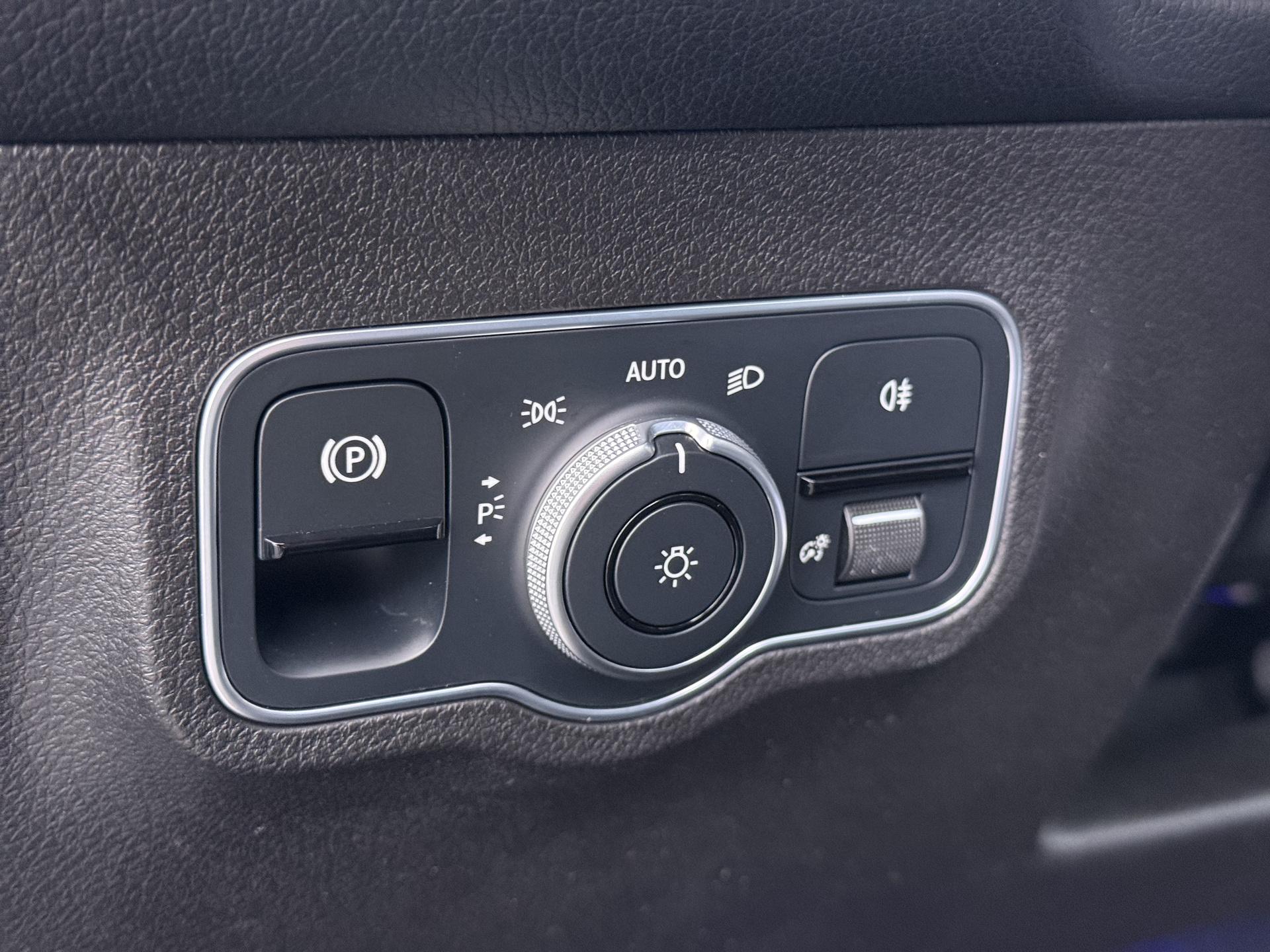 Mercedes-Benz GLB 200 AMG Premium Plus 24