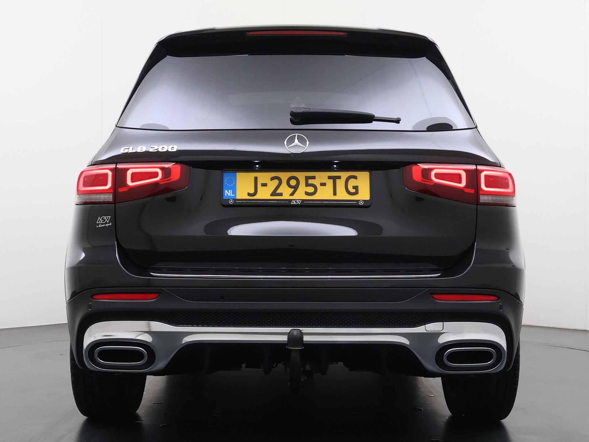 Mercedes-Benz GLB 200 AMG Premium Plus 3