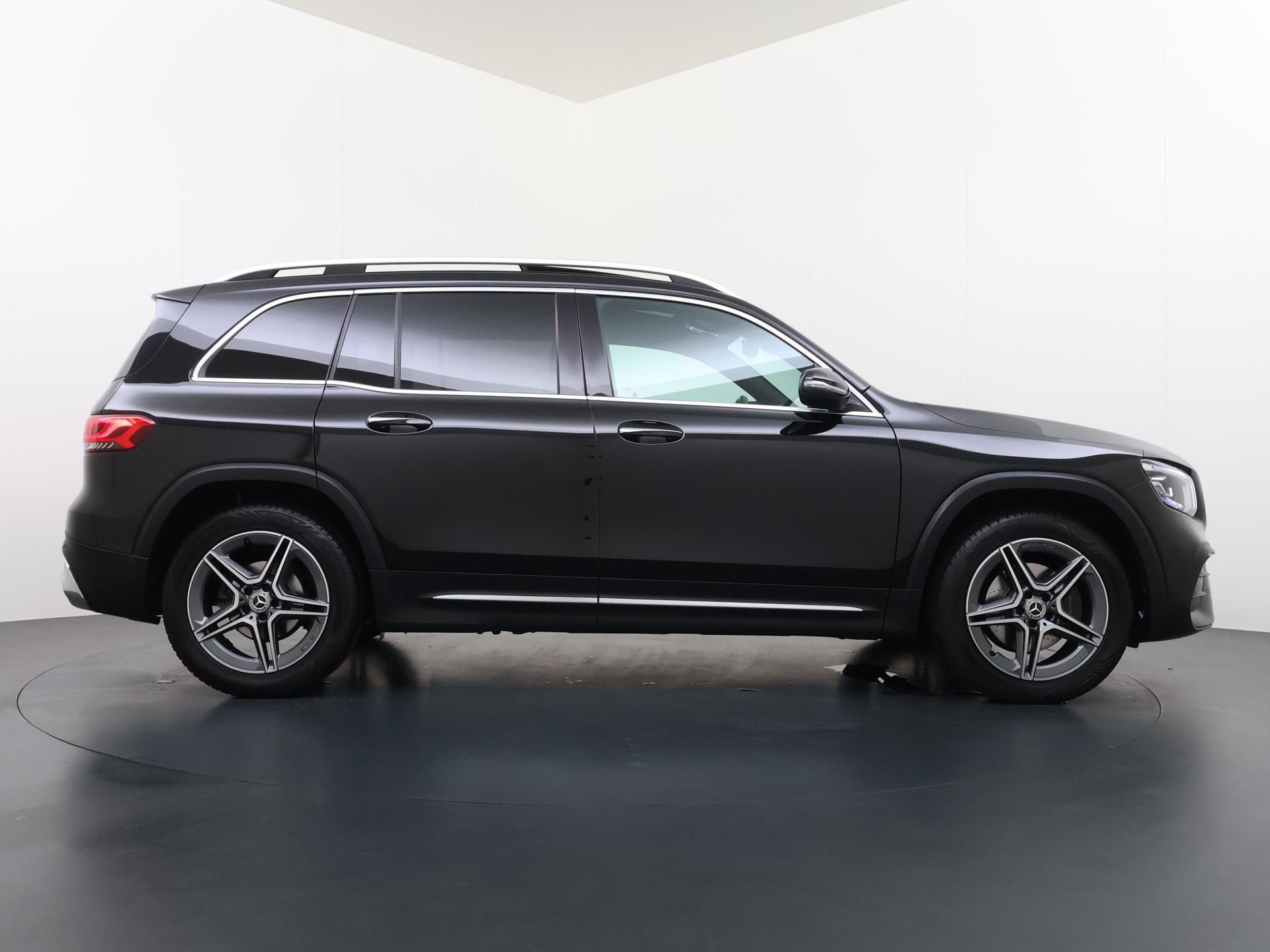 Mercedes-Benz GLB 200 AMG Premium Plus 5