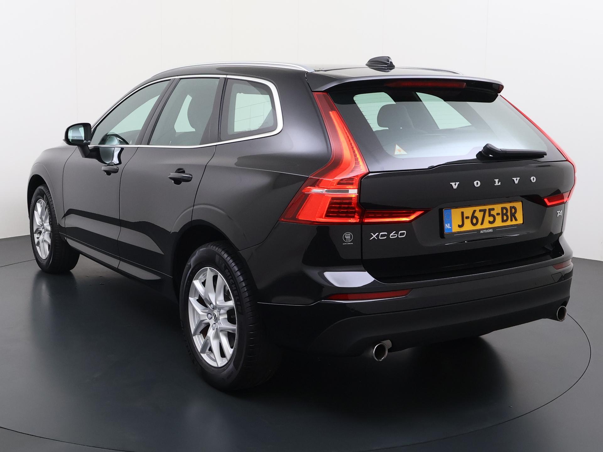 Volvo XC60 2.0 T4 Momentum Pro 1