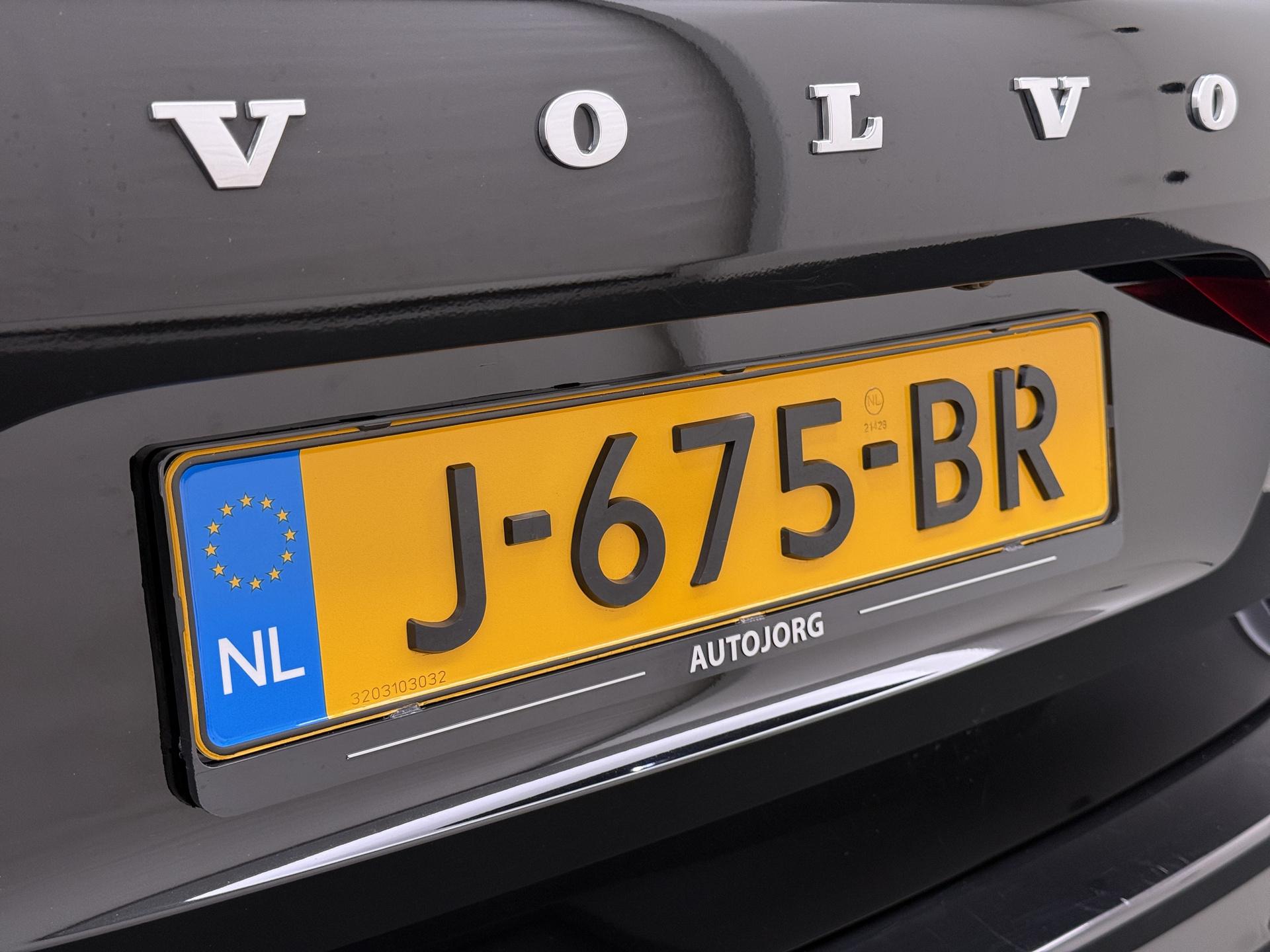 Volvo XC60 2.0 T4 Momentum Pro 14