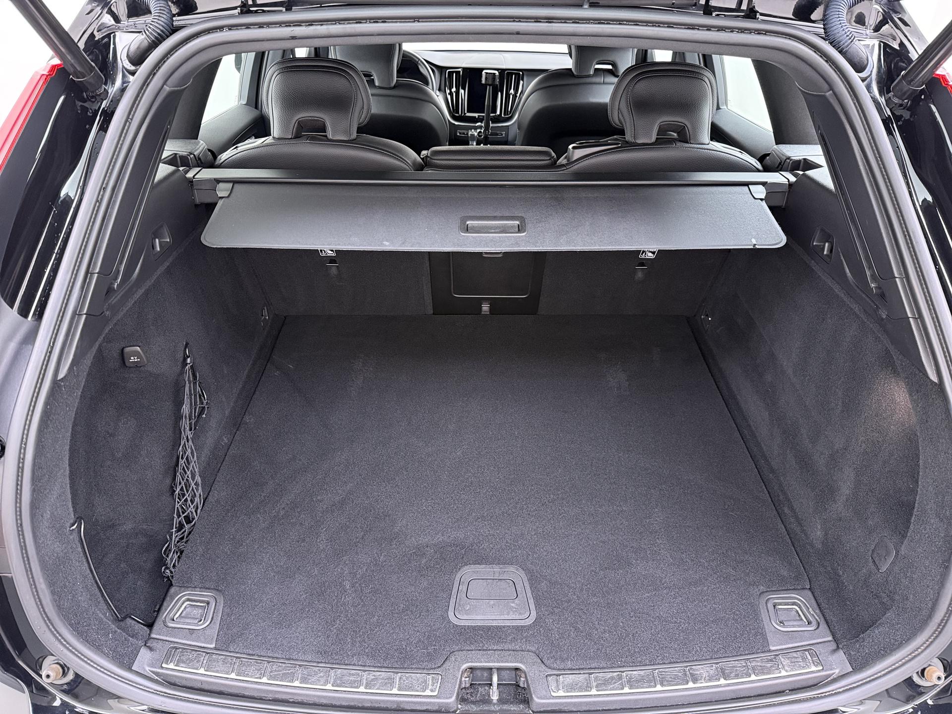 Volvo XC60 2.0 T4 Momentum Pro 16