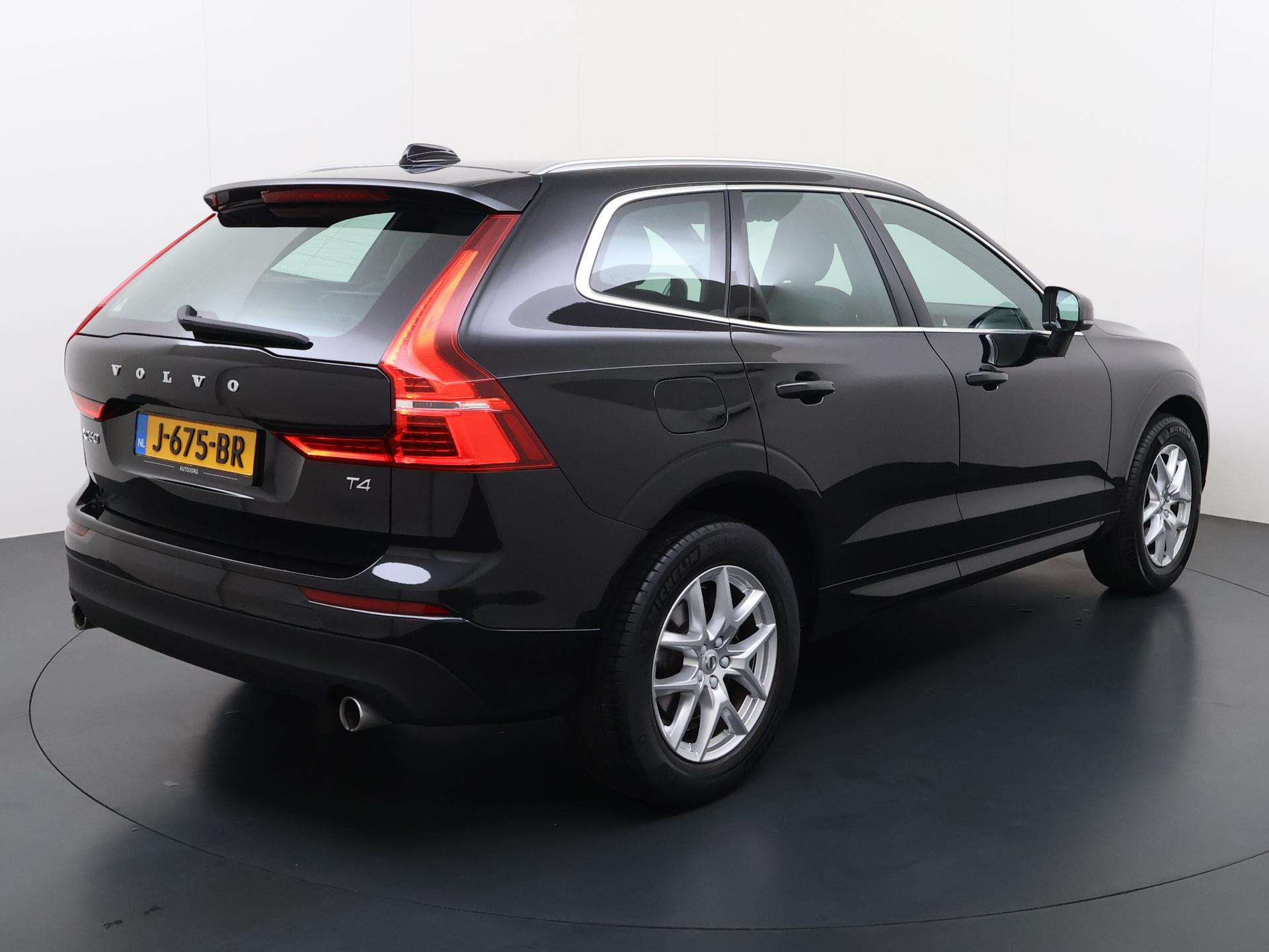 Volvo XC60 2.0 T4 Momentum Pro 2