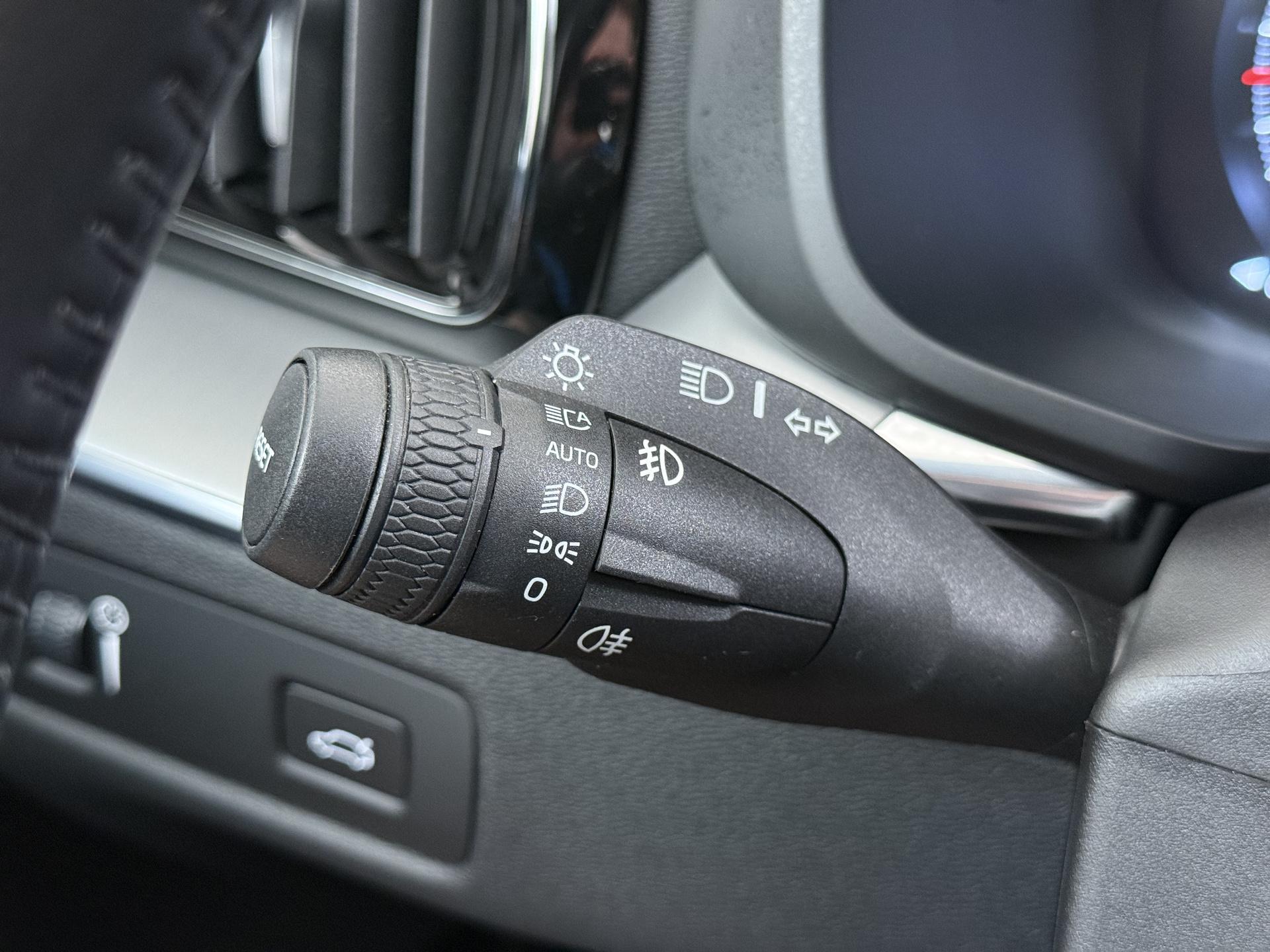 Volvo XC60 2.0 T4 Momentum Pro 27