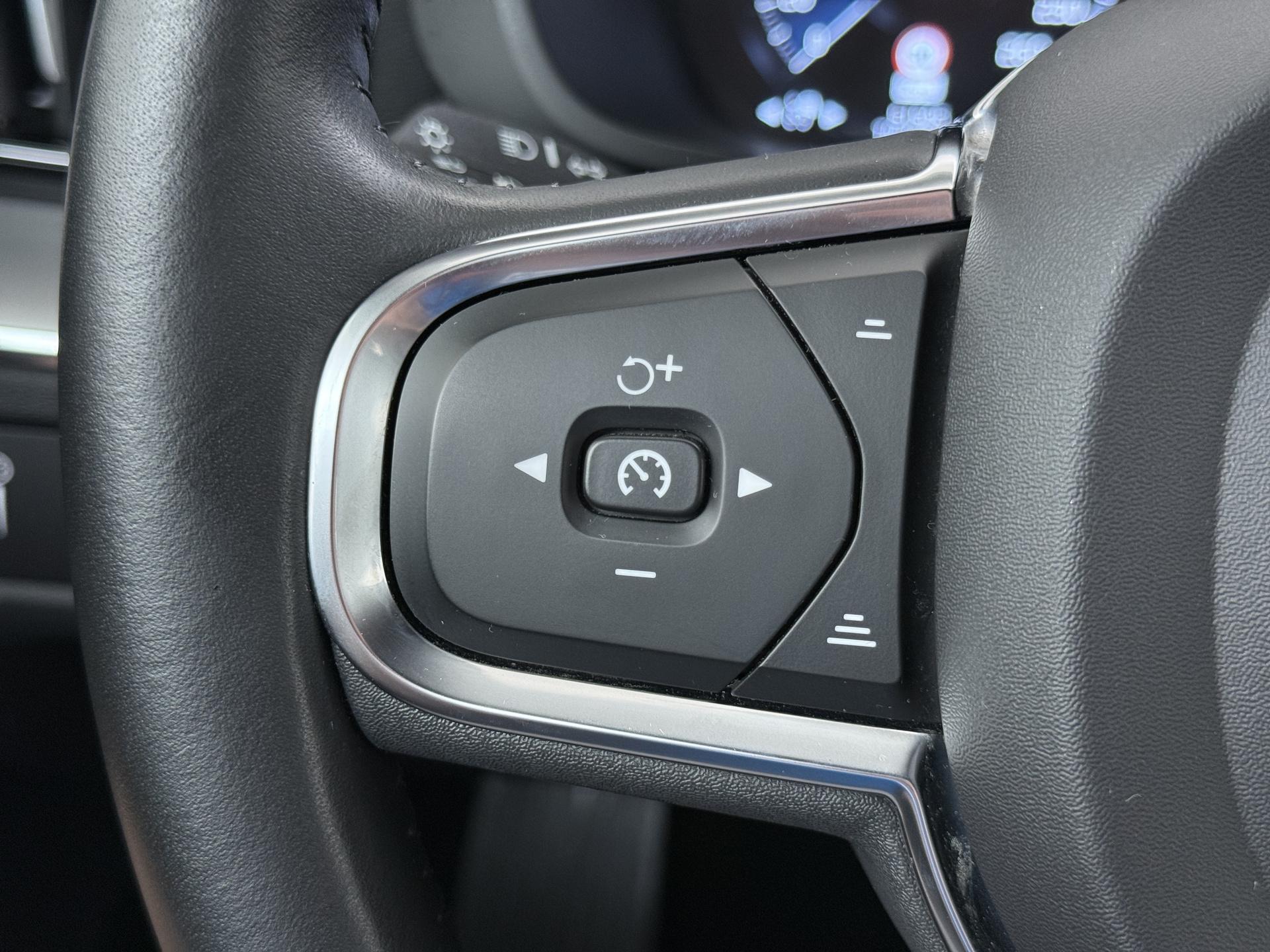 Volvo XC60 2.0 T4 Momentum Pro 29