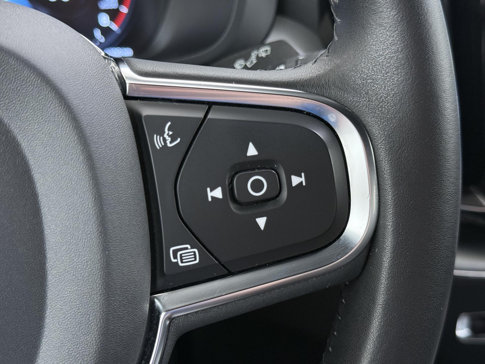 Volvo XC60 2.0 T4 Momentum Pro 30
