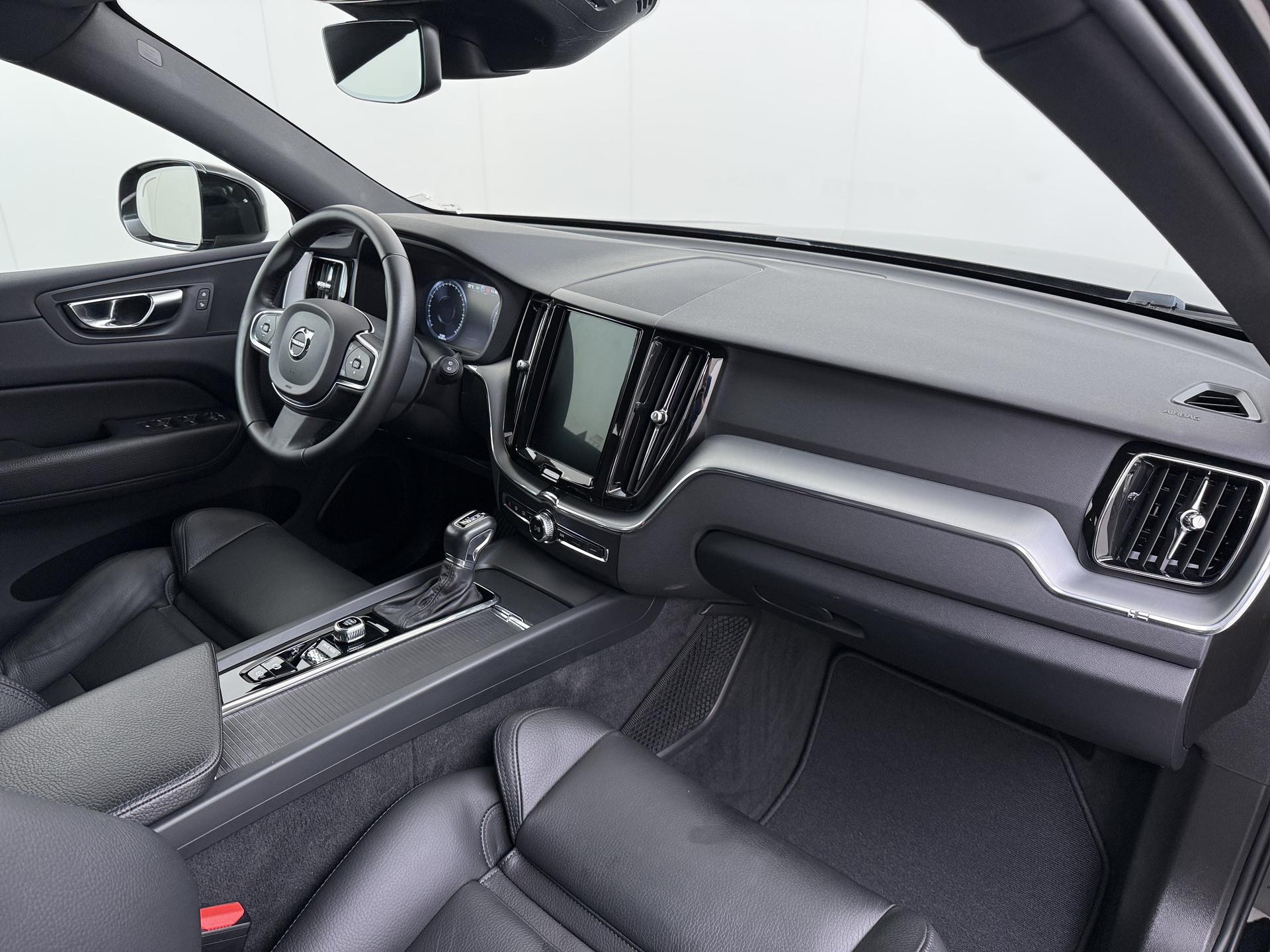 Volvo XC60 2.0 T4 Momentum Pro 39