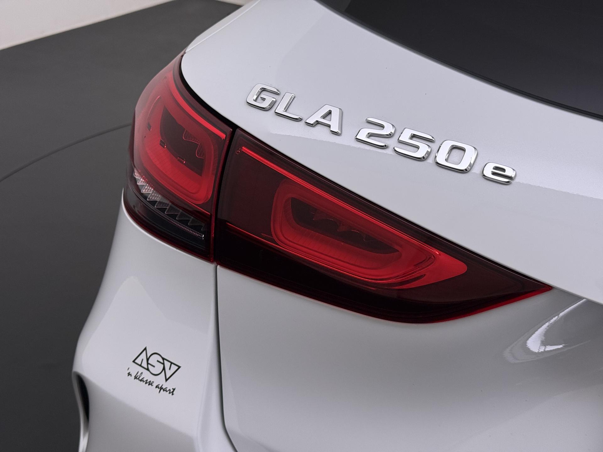 Mercedes-Benz GLA-klasse 250 e AMG Line 16