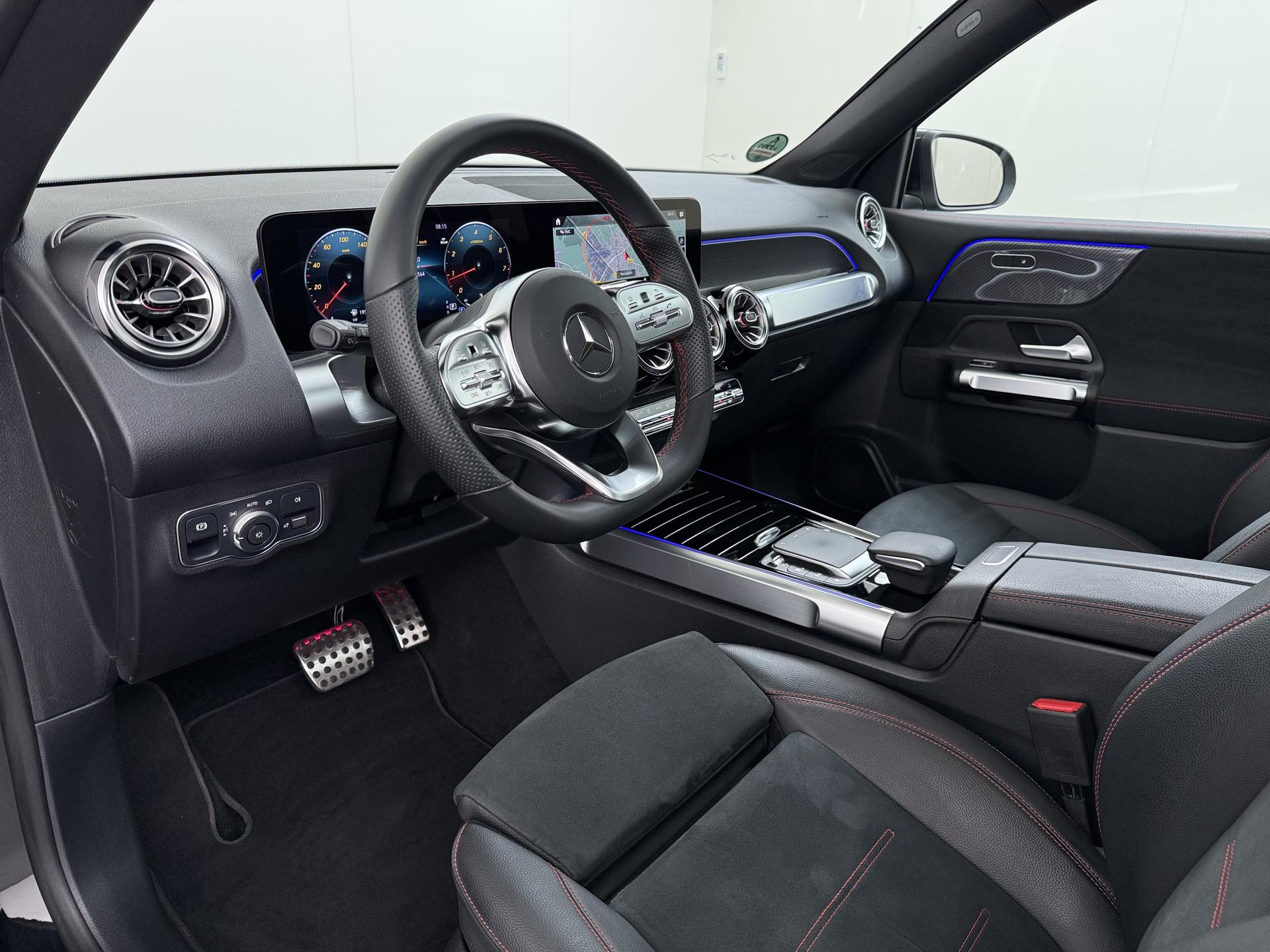 Mercedes-Benz GLB 200 AMG Line Premium 7-persoons 1