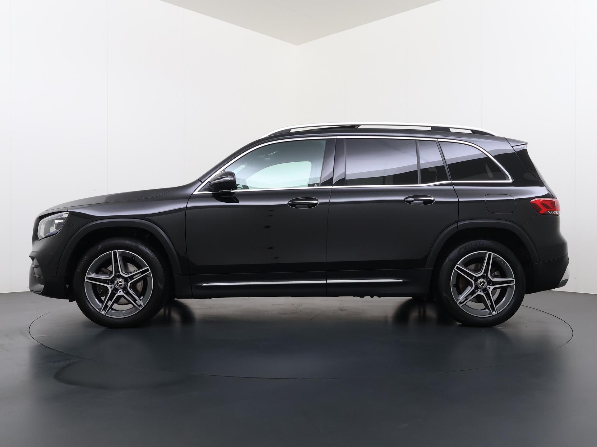 Mercedes-Benz GLB 200 AMG Line Premium 7-persoons 2