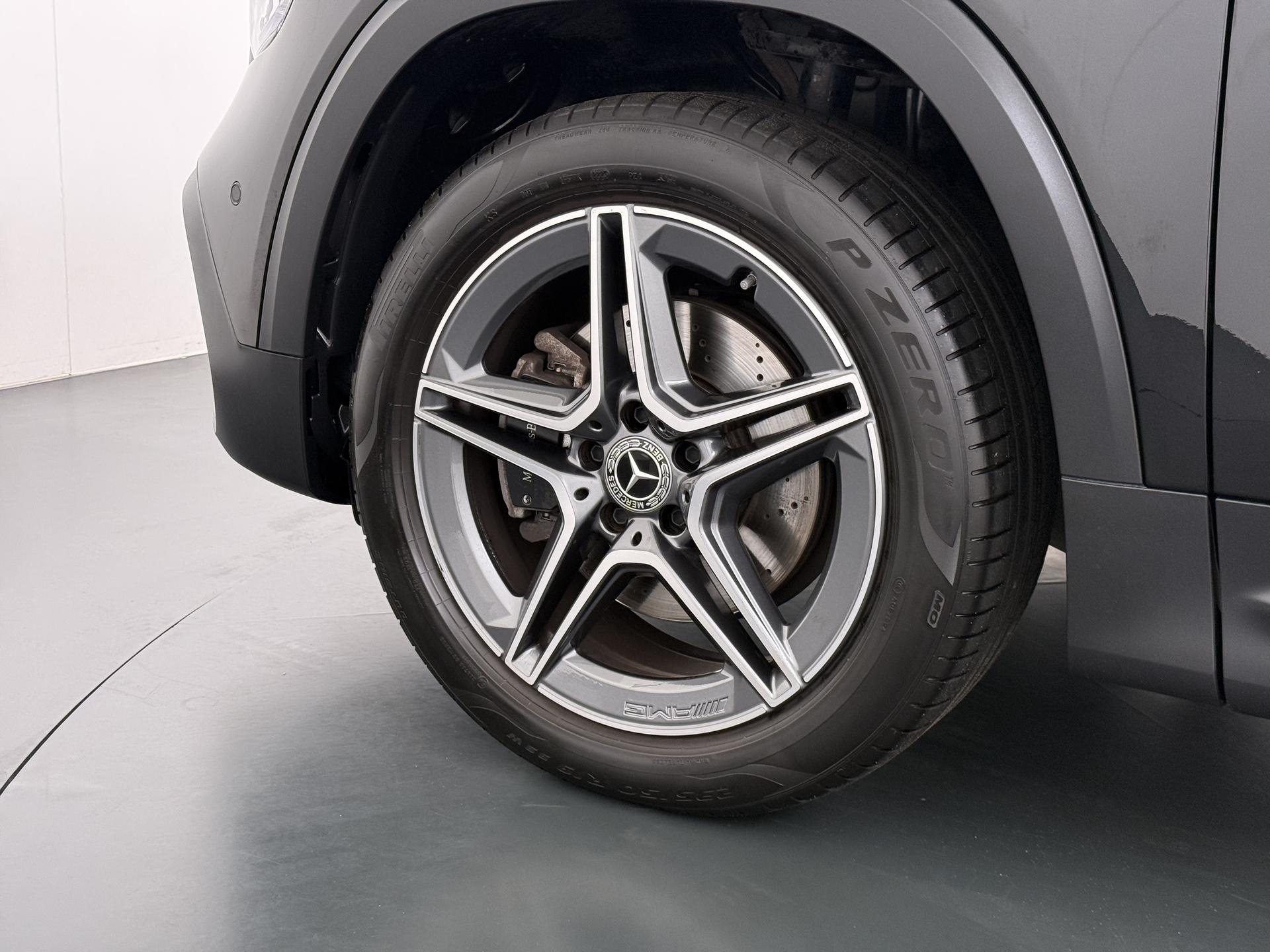 Mercedes-Benz GLB 200 AMG Line Premium 7-persoons 22
