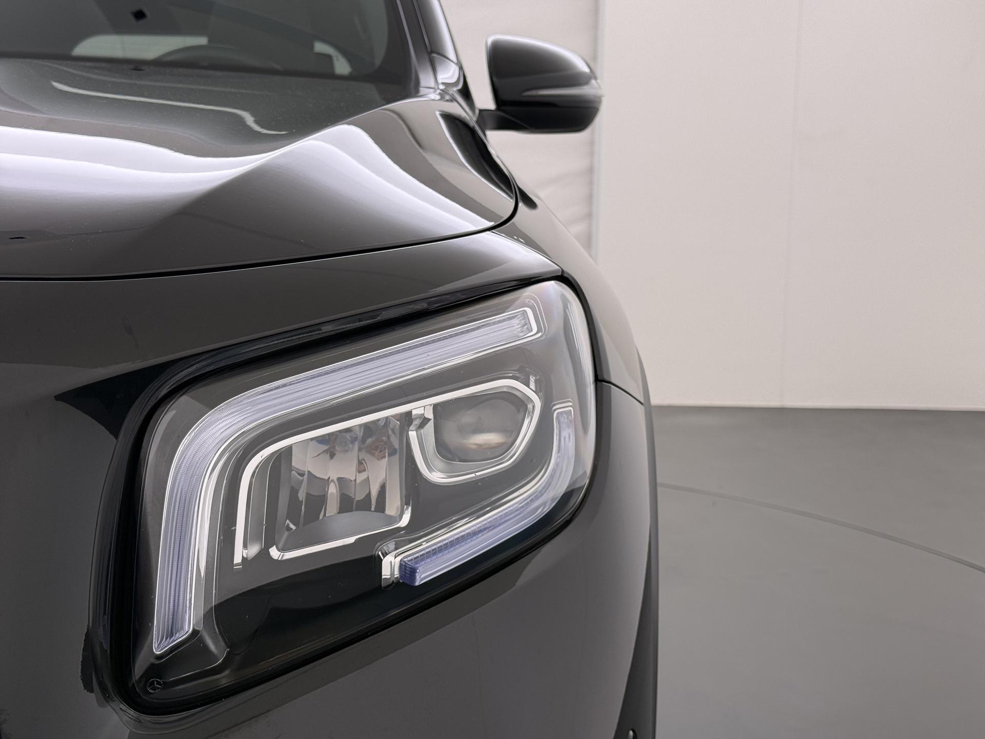 Mercedes-Benz GLB 200 AMG Line Premium 7-persoons 23