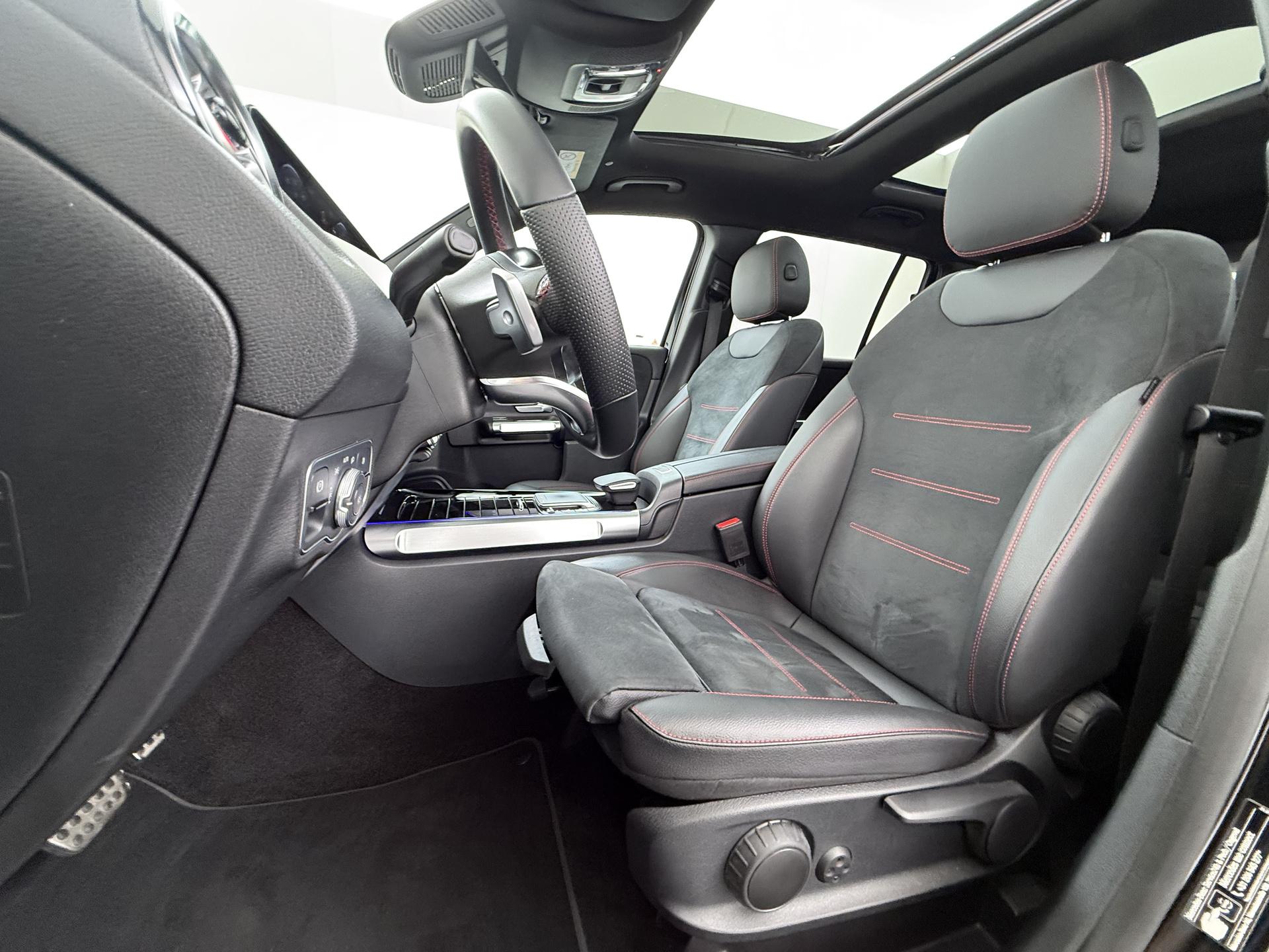 Mercedes-Benz GLB 200 AMG Line Premium 7-persoons 26