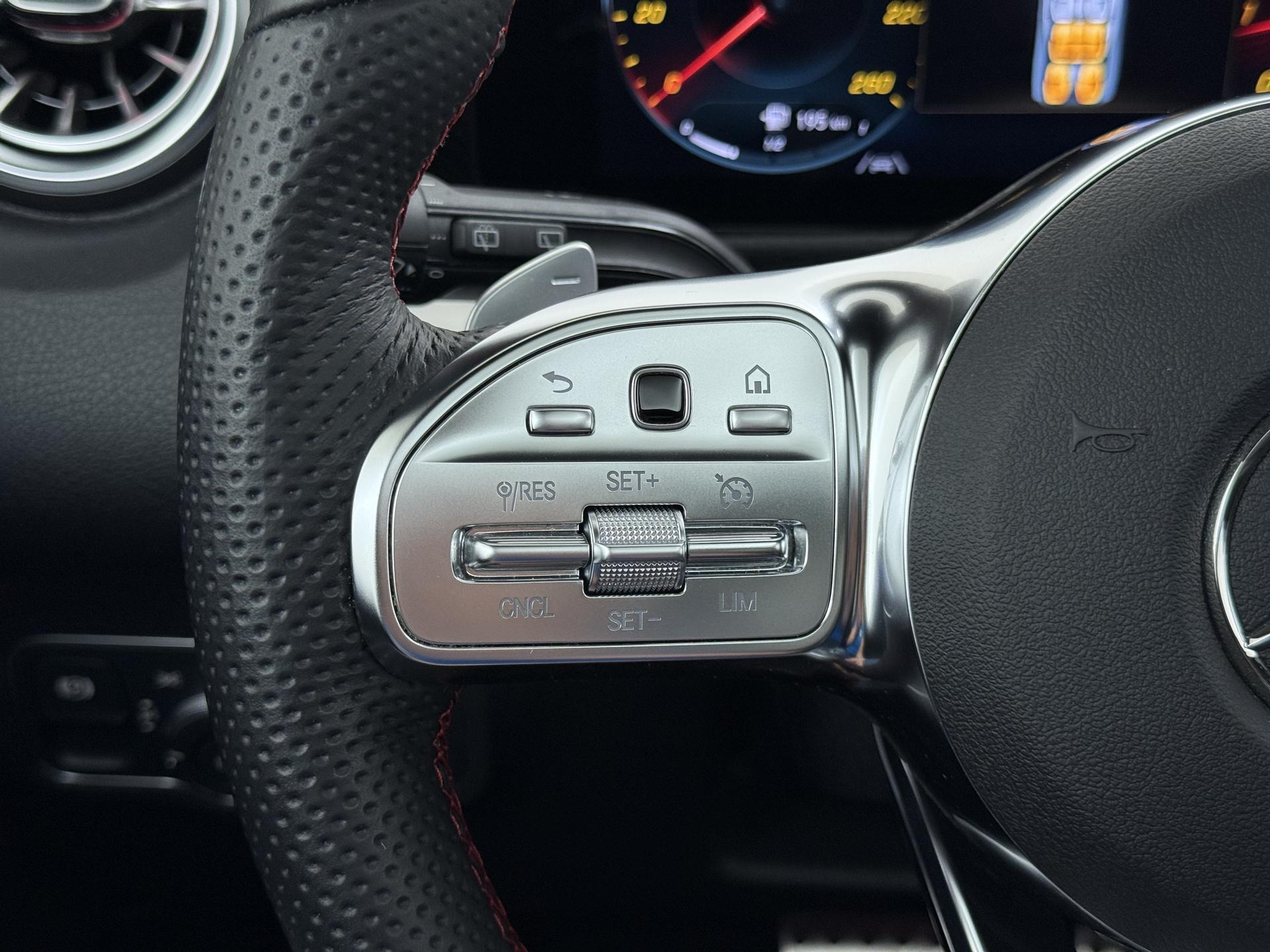 Mercedes-Benz GLB 200 AMG Line Premium 7-persoons 37