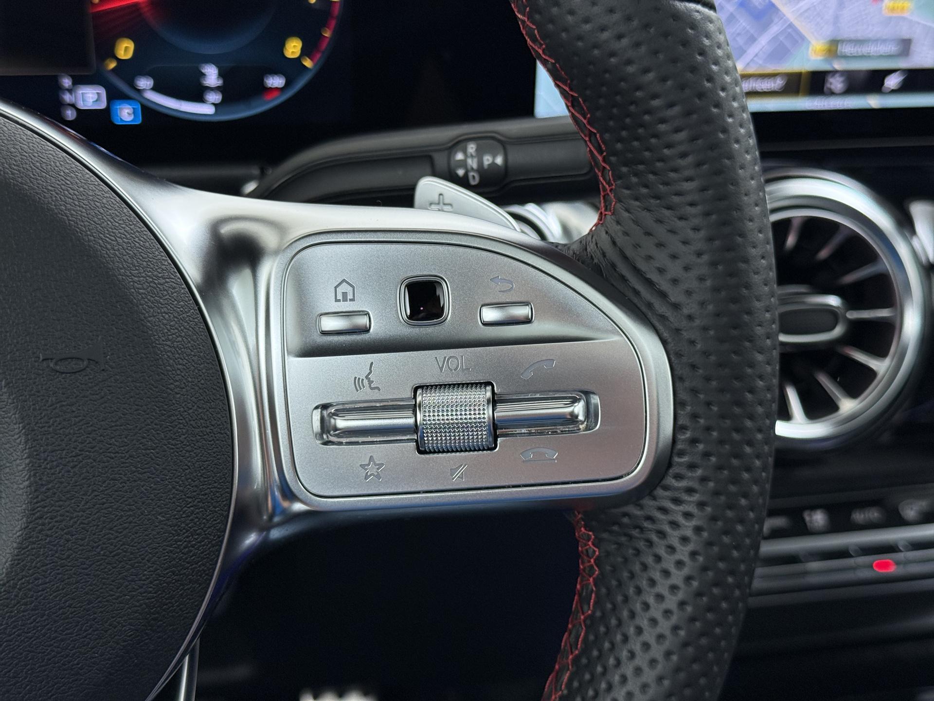 Mercedes-Benz GLB 200 AMG Line Premium 7-persoons 38