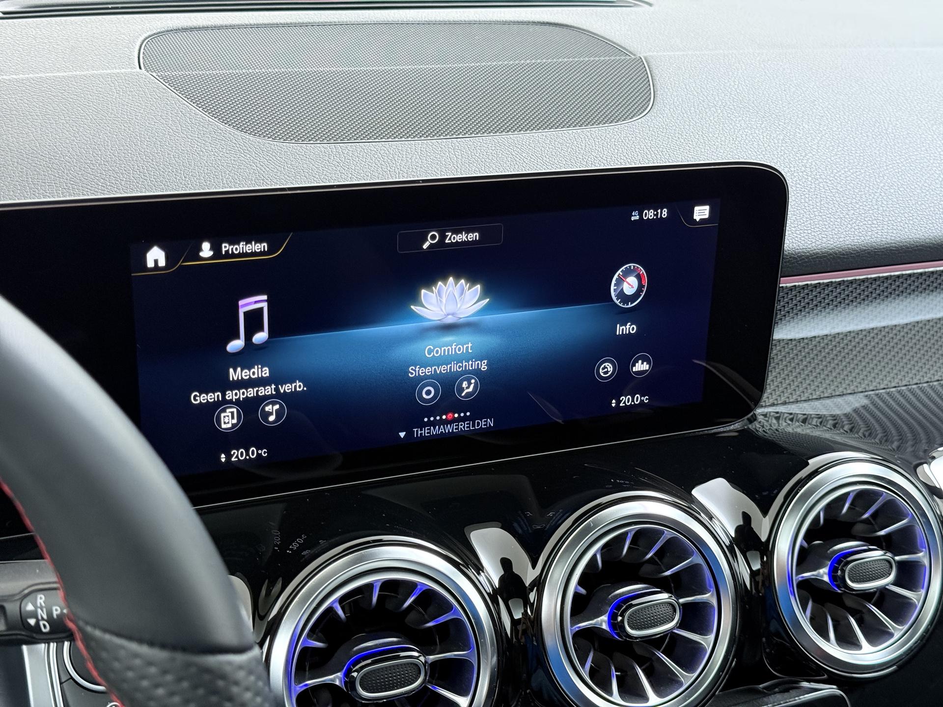 Mercedes-Benz GLB 200 AMG Line Premium 7-persoons 41