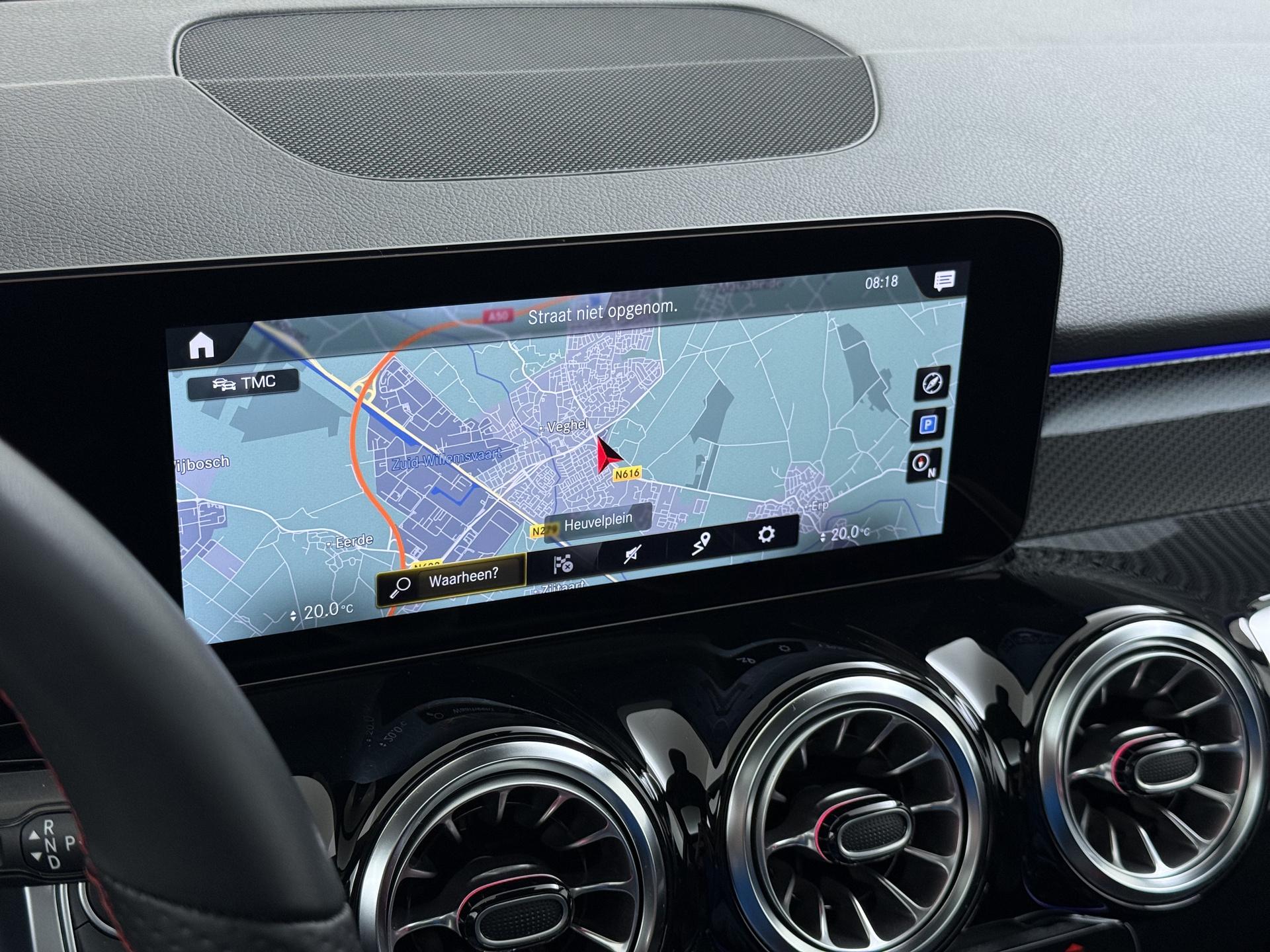Mercedes-Benz GLB 200 AMG Line Premium 7-persoons 44