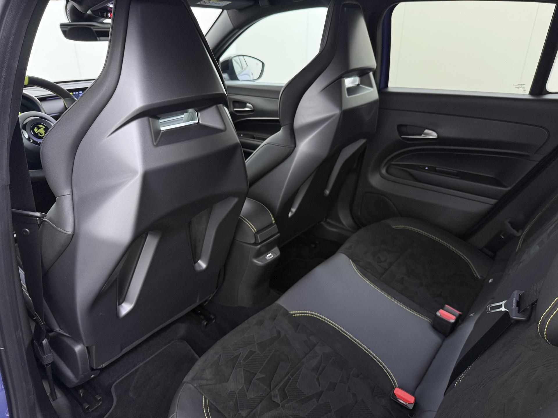 Abarth 600E Scorpionissima 54 kWh 17