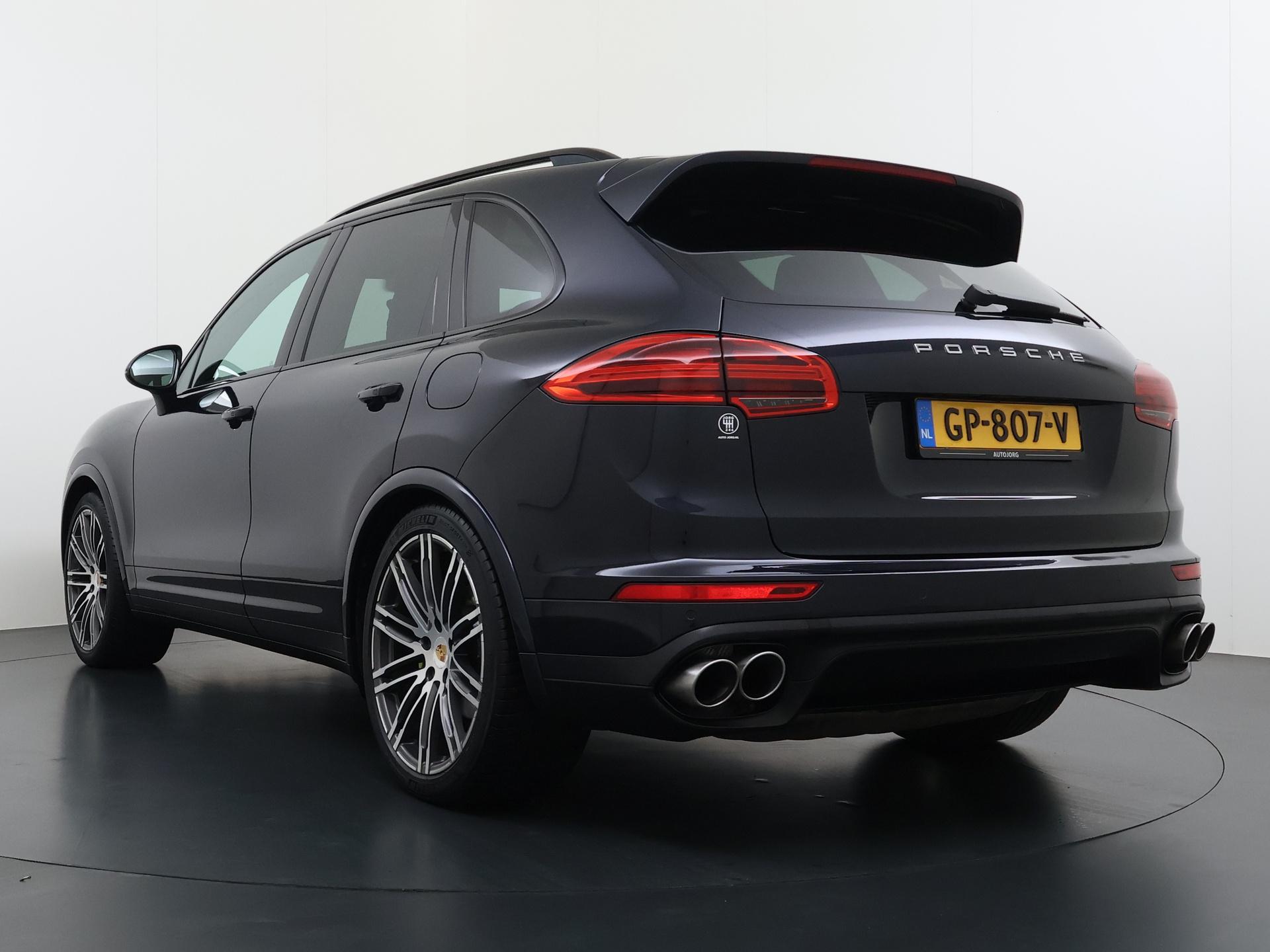 Porsche Cayenne 3.0 S E-Hybrid 1