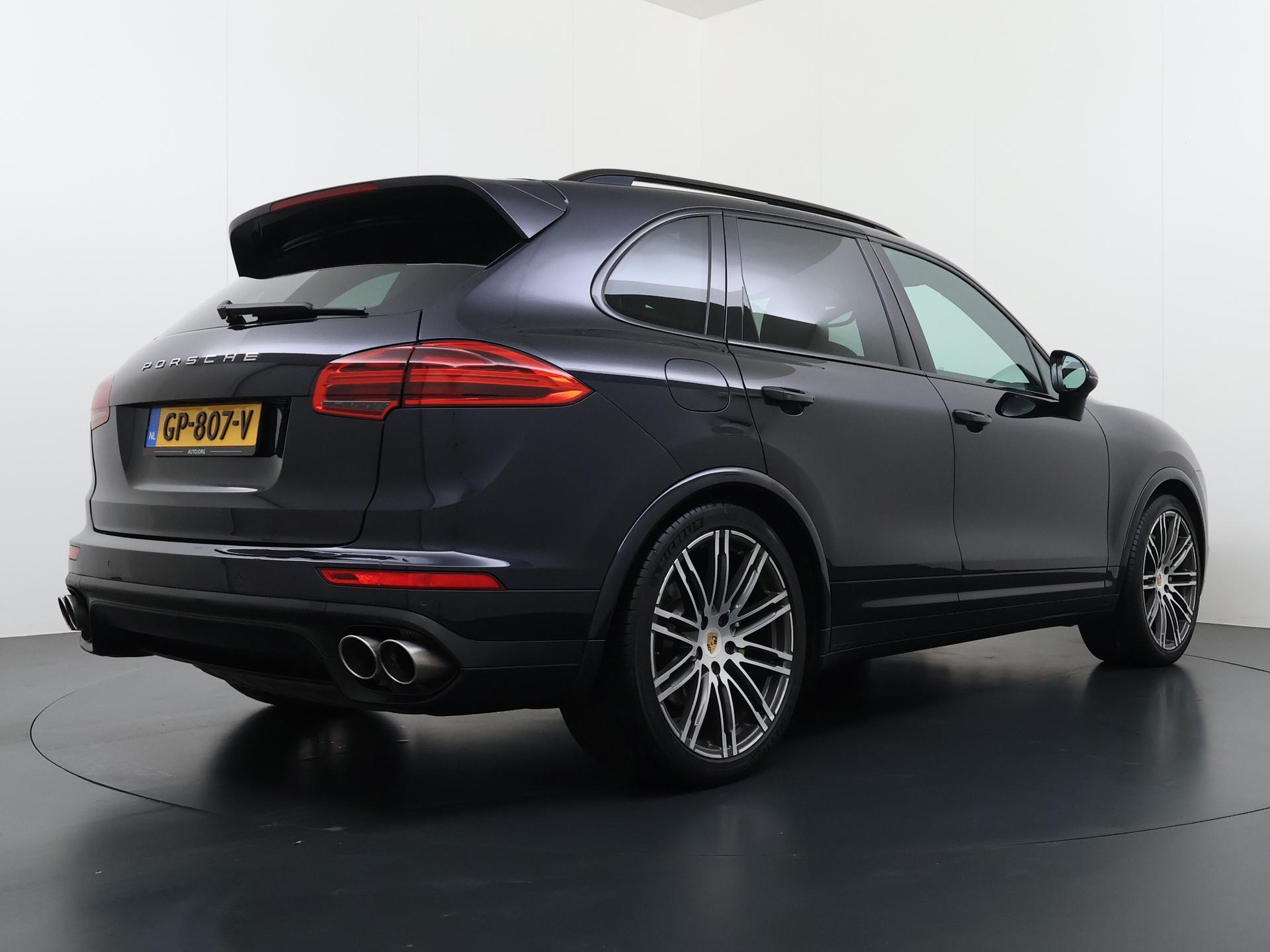 Porsche Cayenne 3.0 S E-Hybrid 2