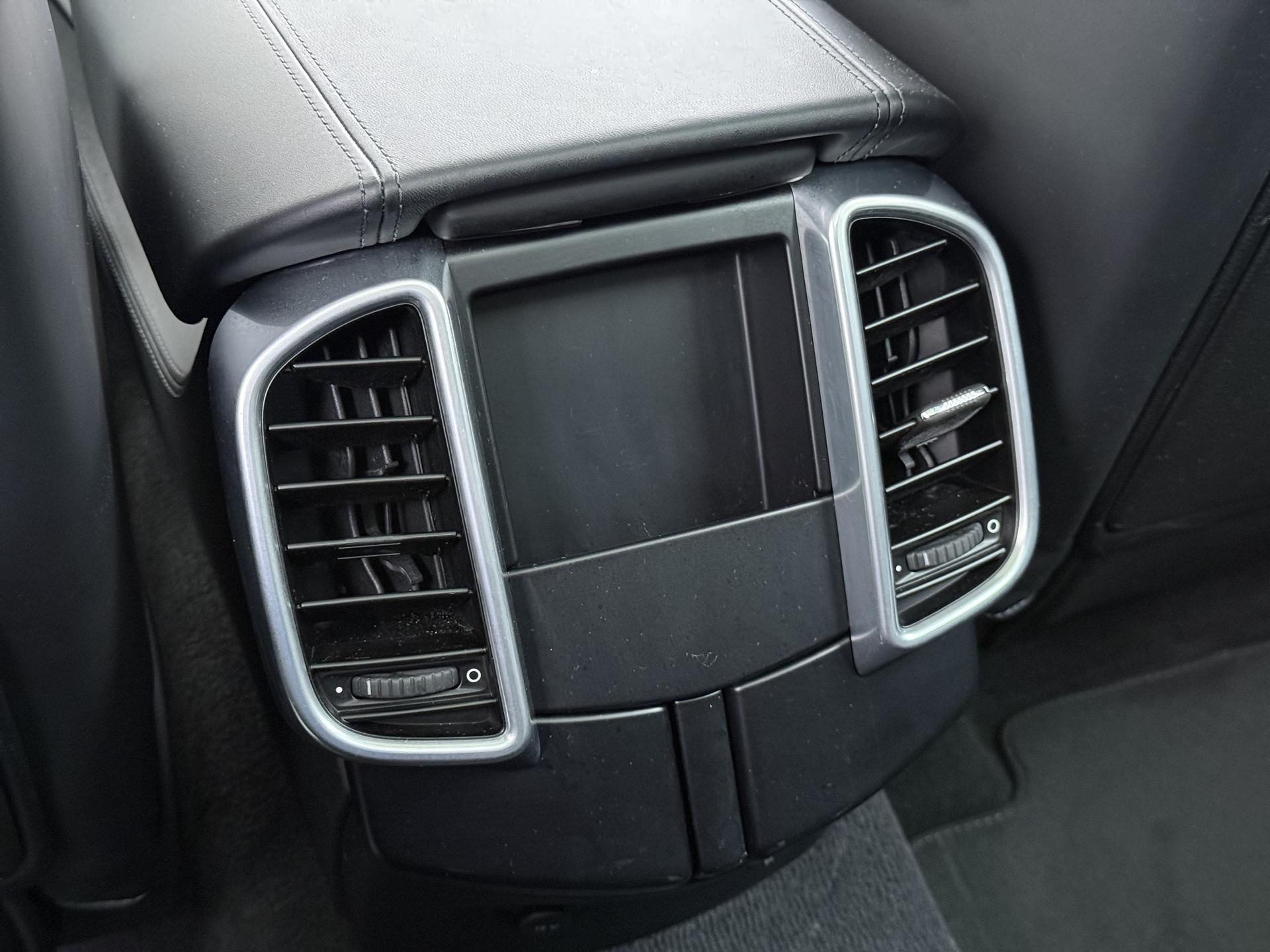 Porsche Cayenne 3.0 S E-Hybrid 24