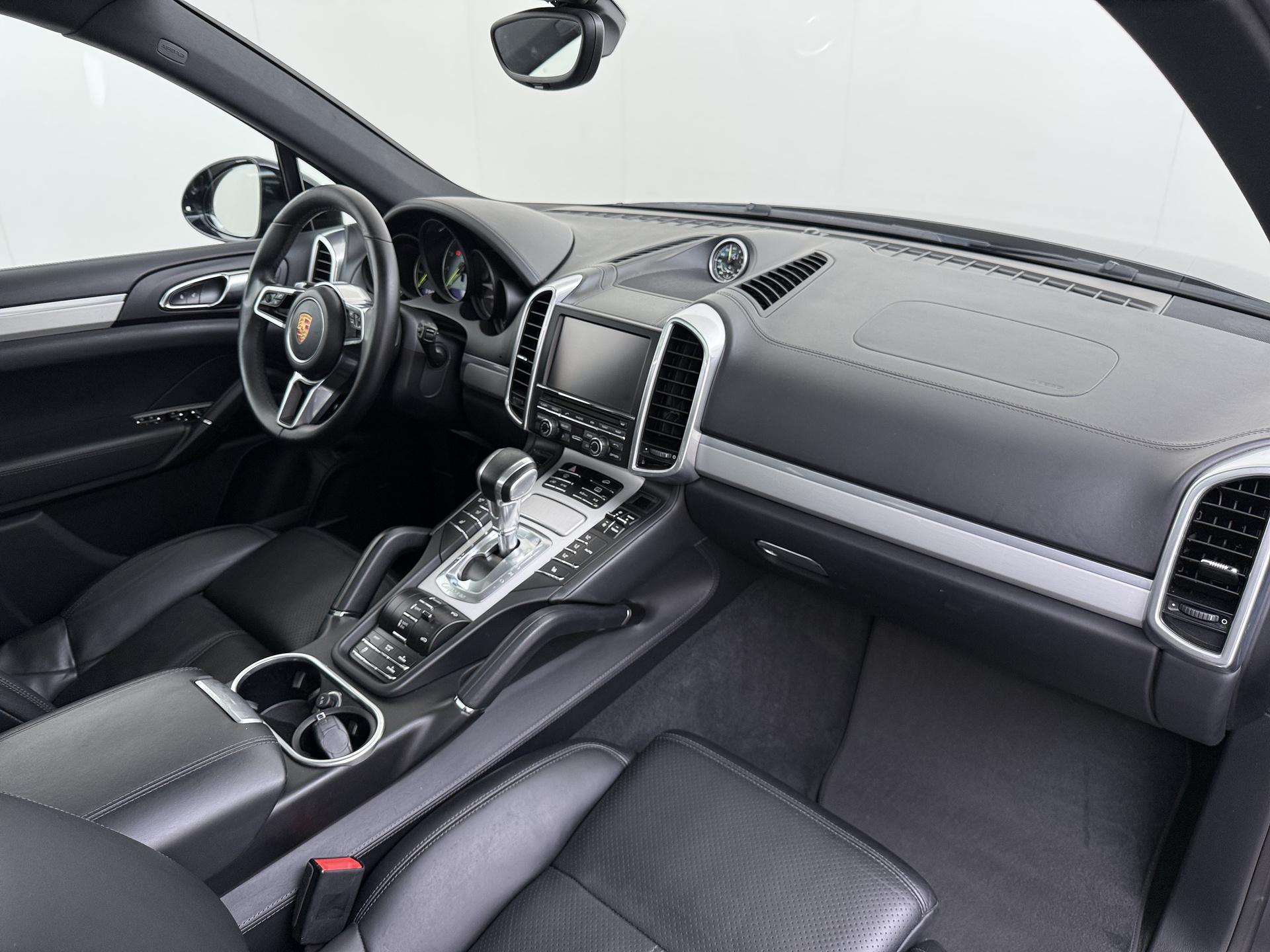 Porsche Cayenne 3.0 S E-Hybrid 37