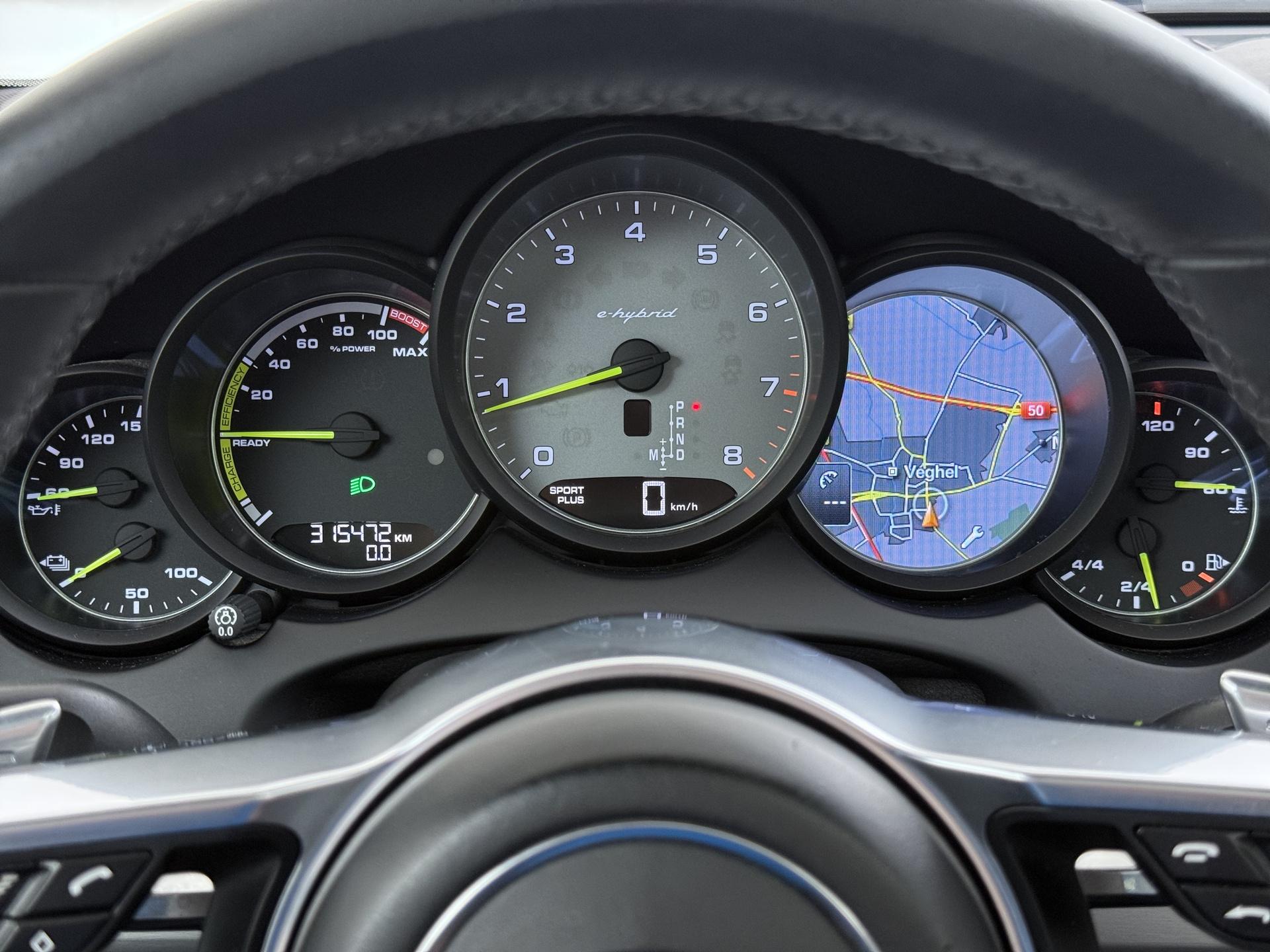 Porsche Cayenne 3.0 S E-Hybrid 9