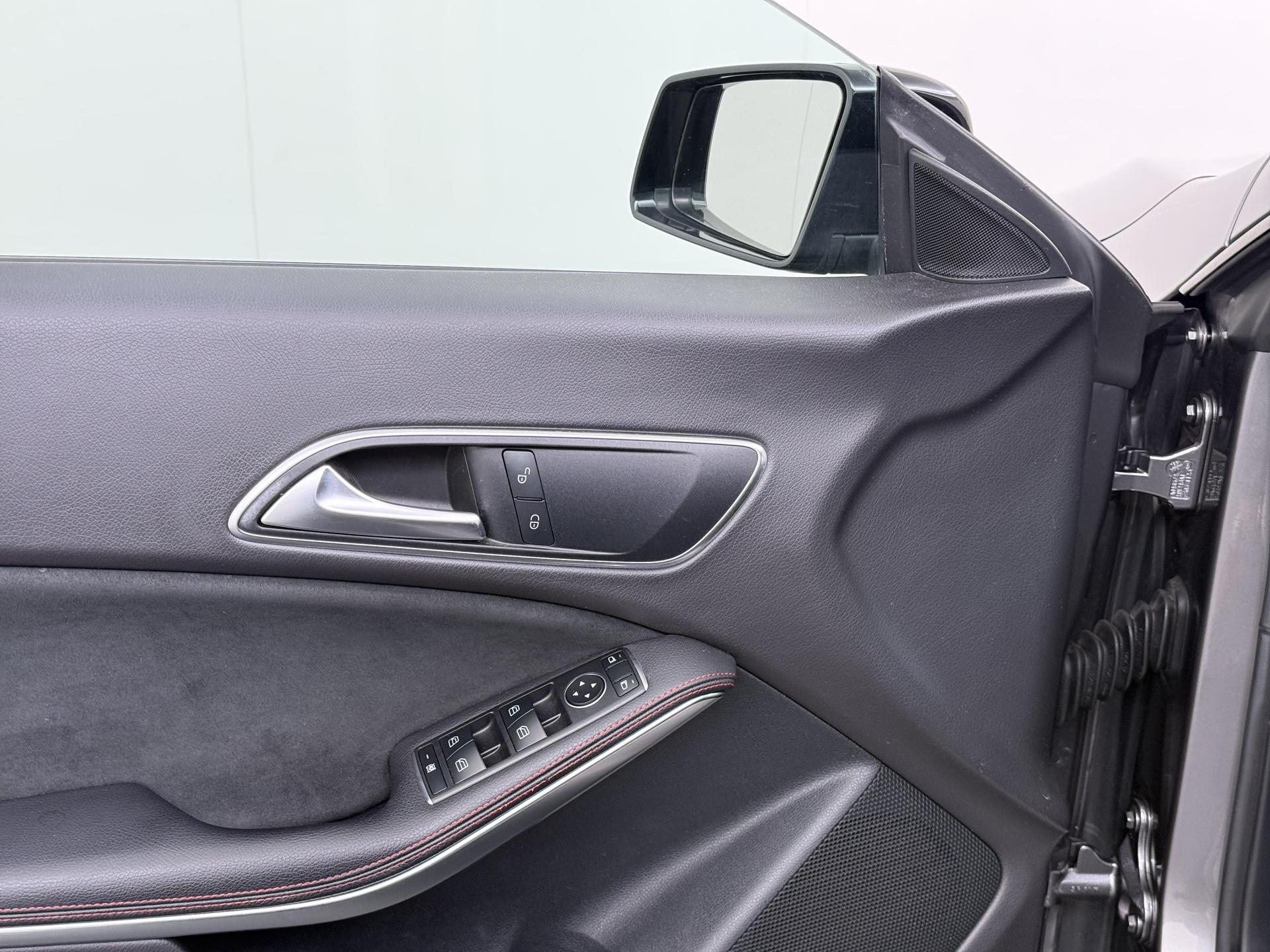 Mercedes-Benz CLA-klasse Shooting Brake 180 Business Solution AMG 17