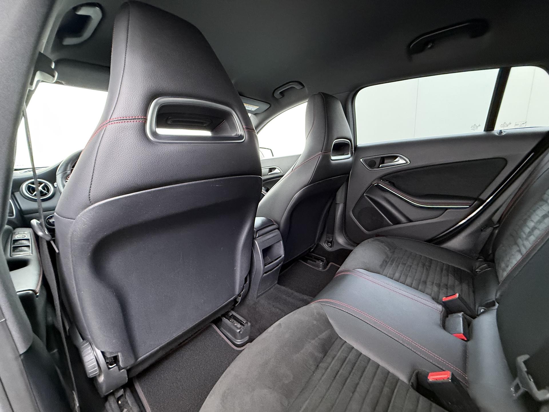 Mercedes-Benz CLA-klasse Shooting Brake 180 Business Solution AMG 19