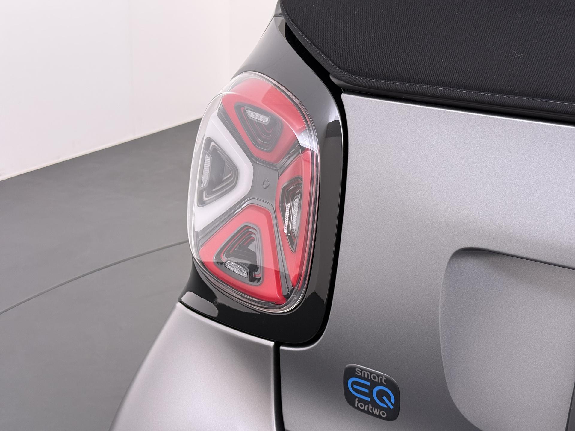 Smart fortwo cabrio EQ Comfort PLUS 18 kWh 11
