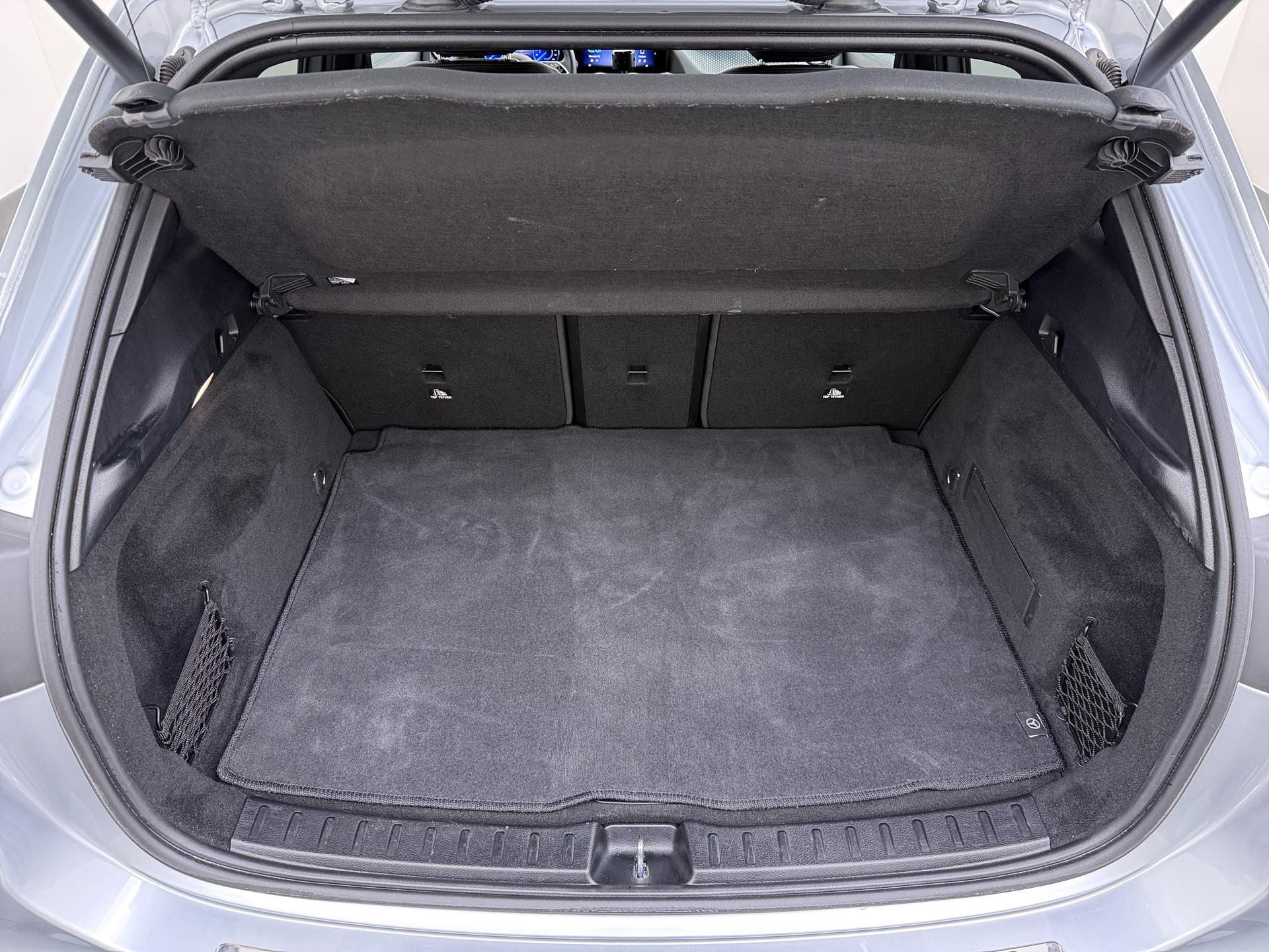 Mercedes-Benz EQA 250 Business Line 16