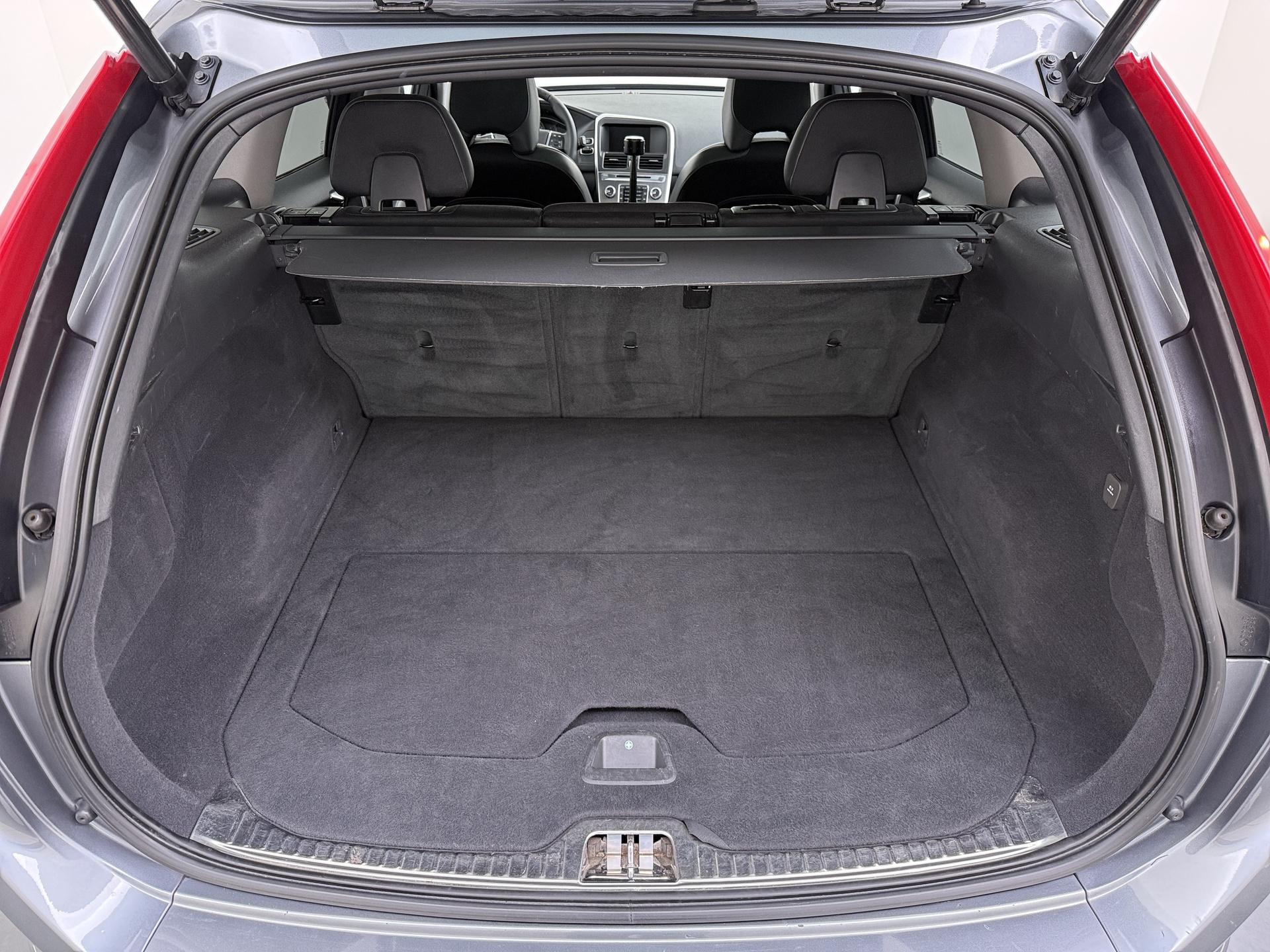 Volvo XC60 2.0 D3 FWD Summum 11