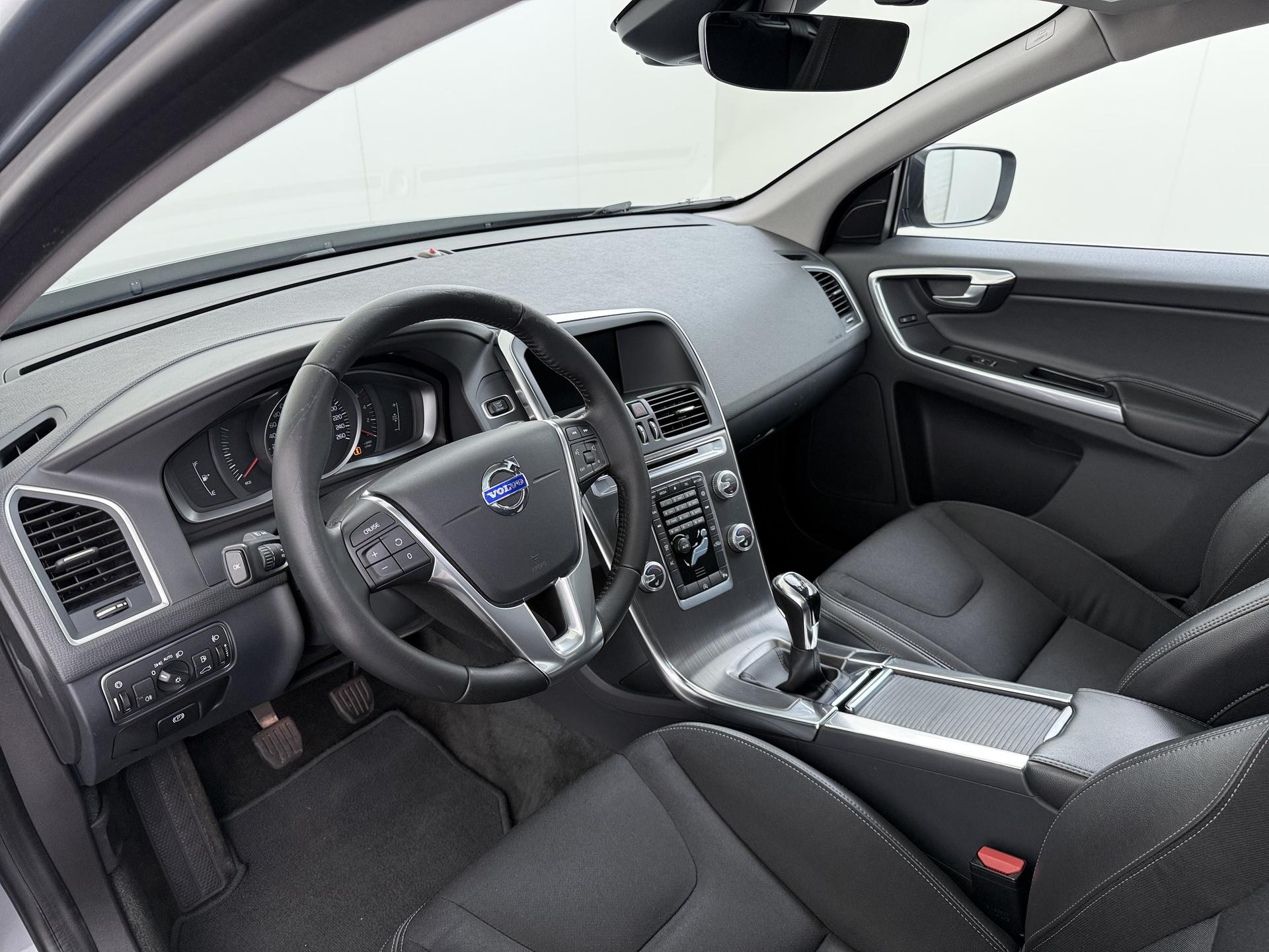 Volvo XC60 2.0 D3 FWD Summum 17