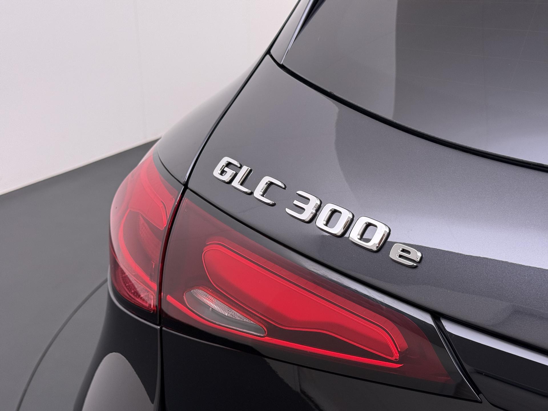 Mercedes-Benz GLC-klasse 300e 4MATIC AMG Line 17