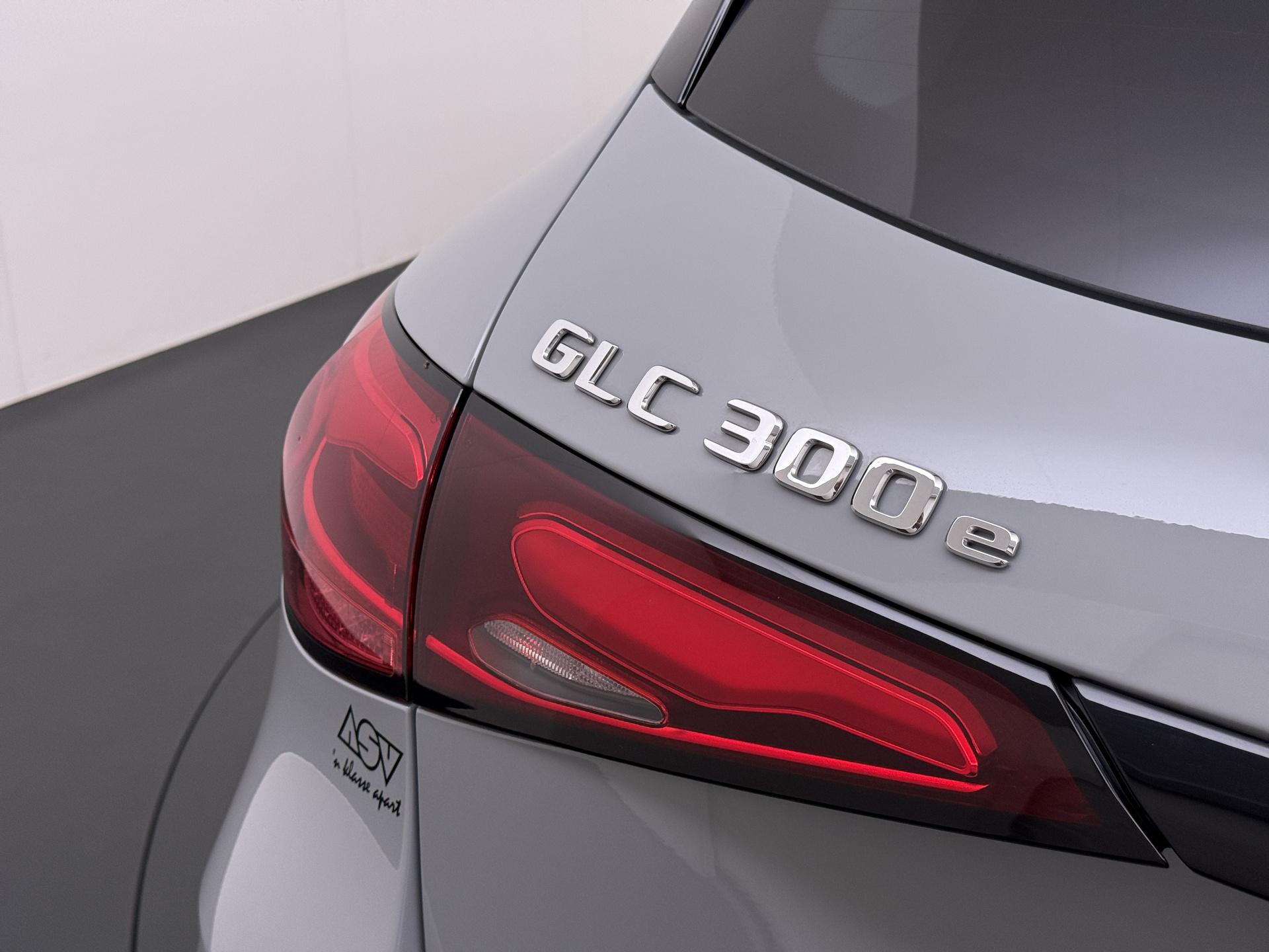 Mercedes-Benz GLC-klasse 300e 4MATIC AMG Line Premium Plus 17