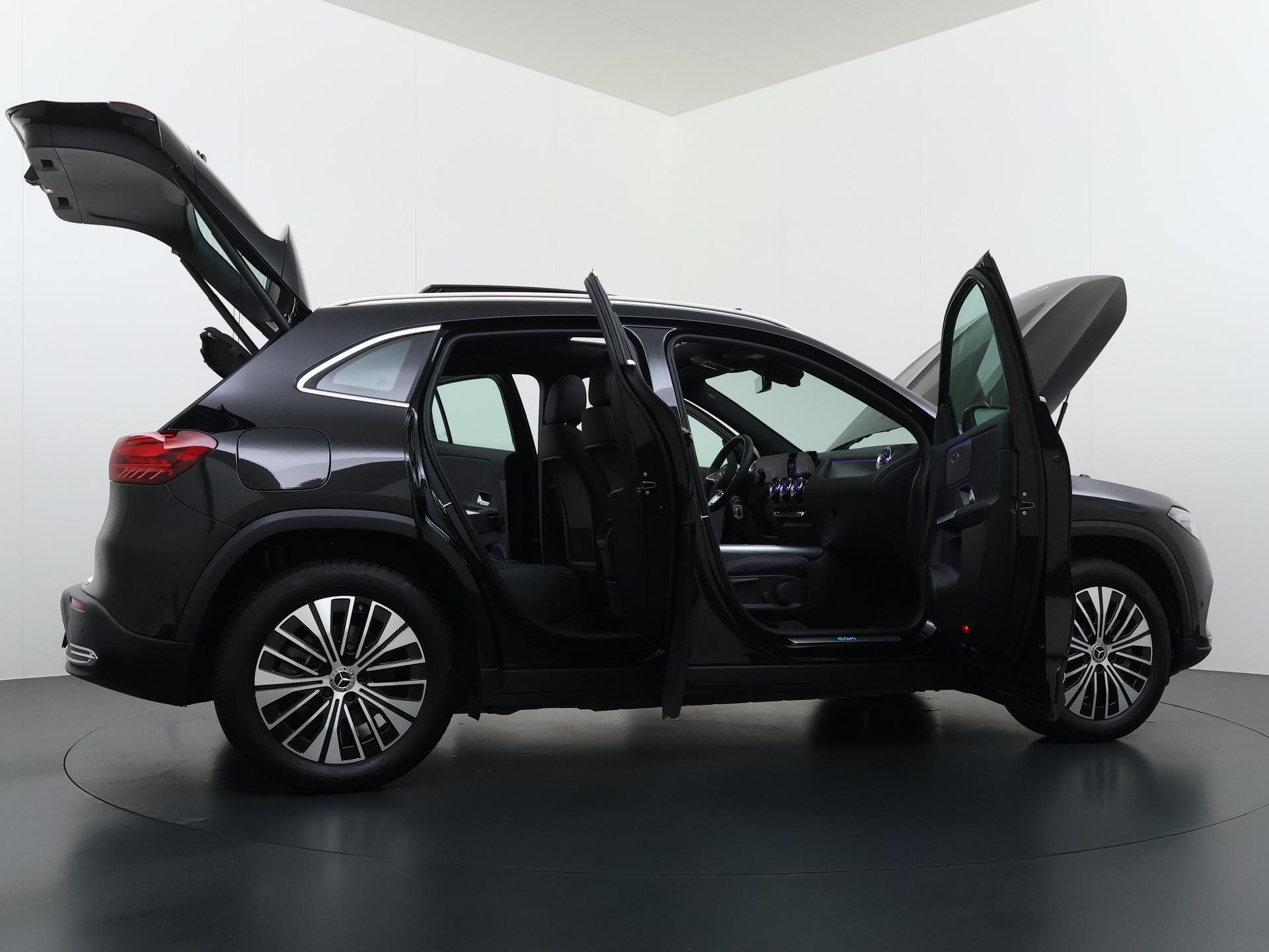 Mercedes-Benz EQA 250+ 12