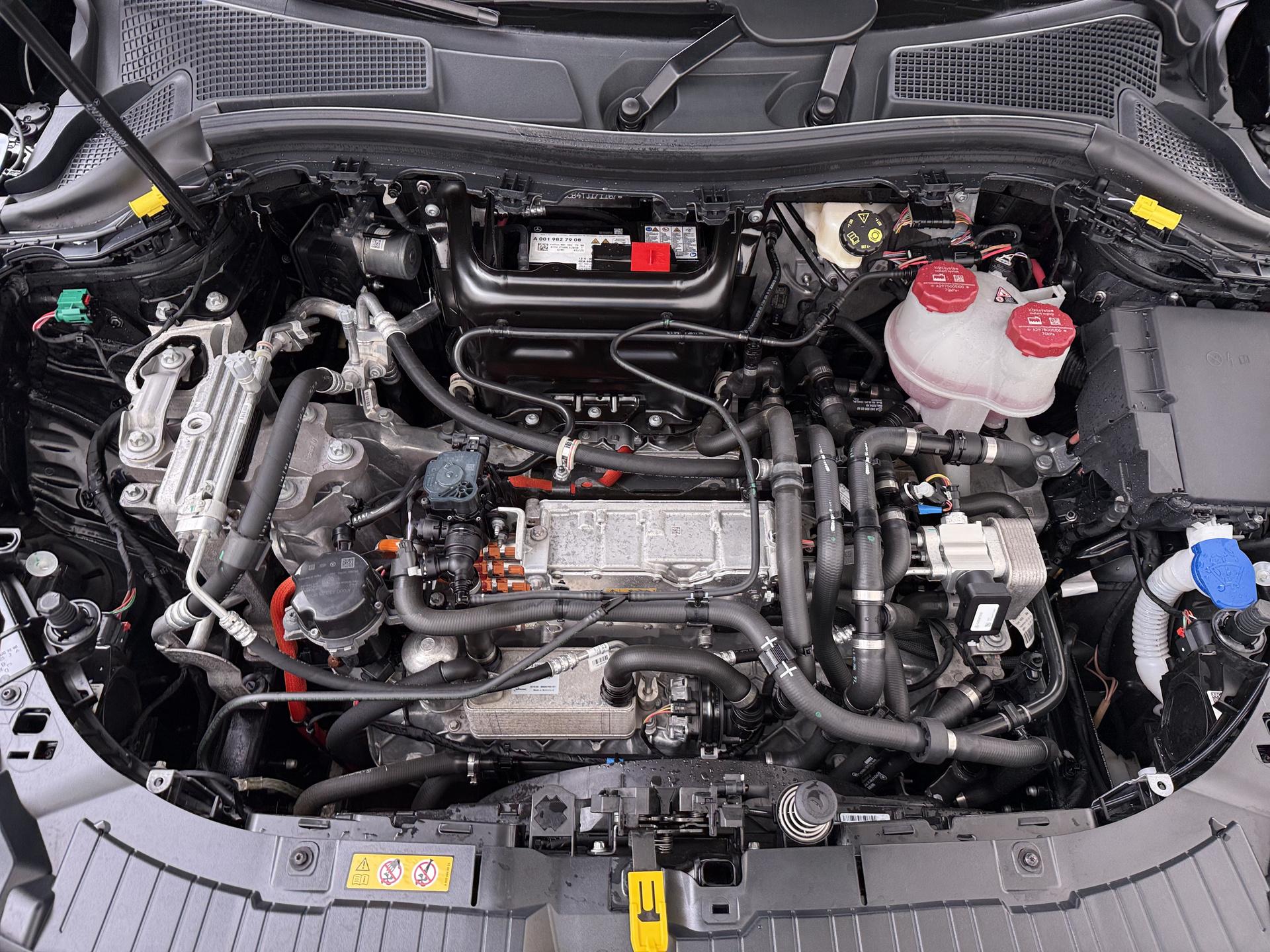 Mercedes-Benz EQA 250+ 18