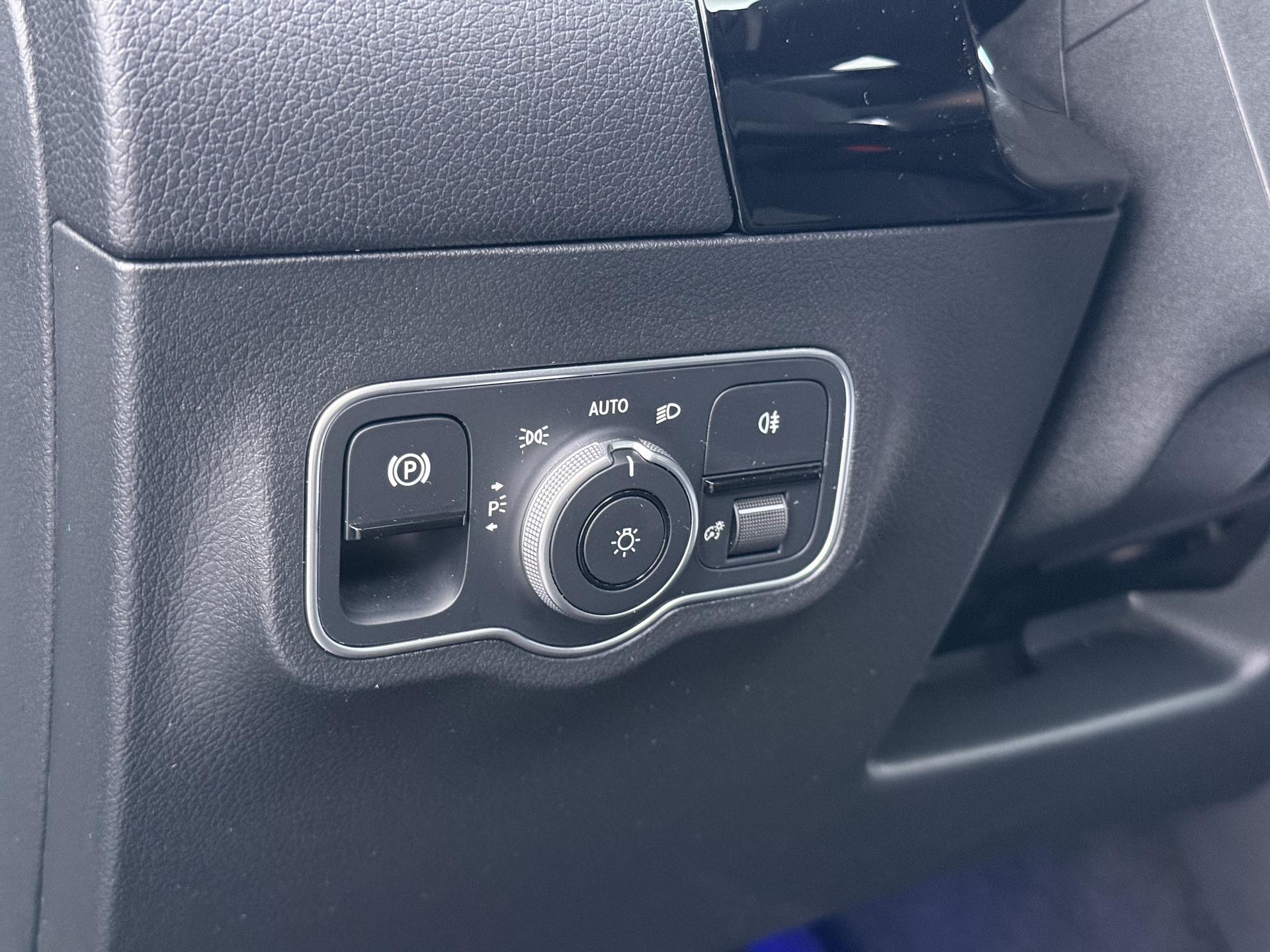 Mercedes-Benz EQA 250+ 22