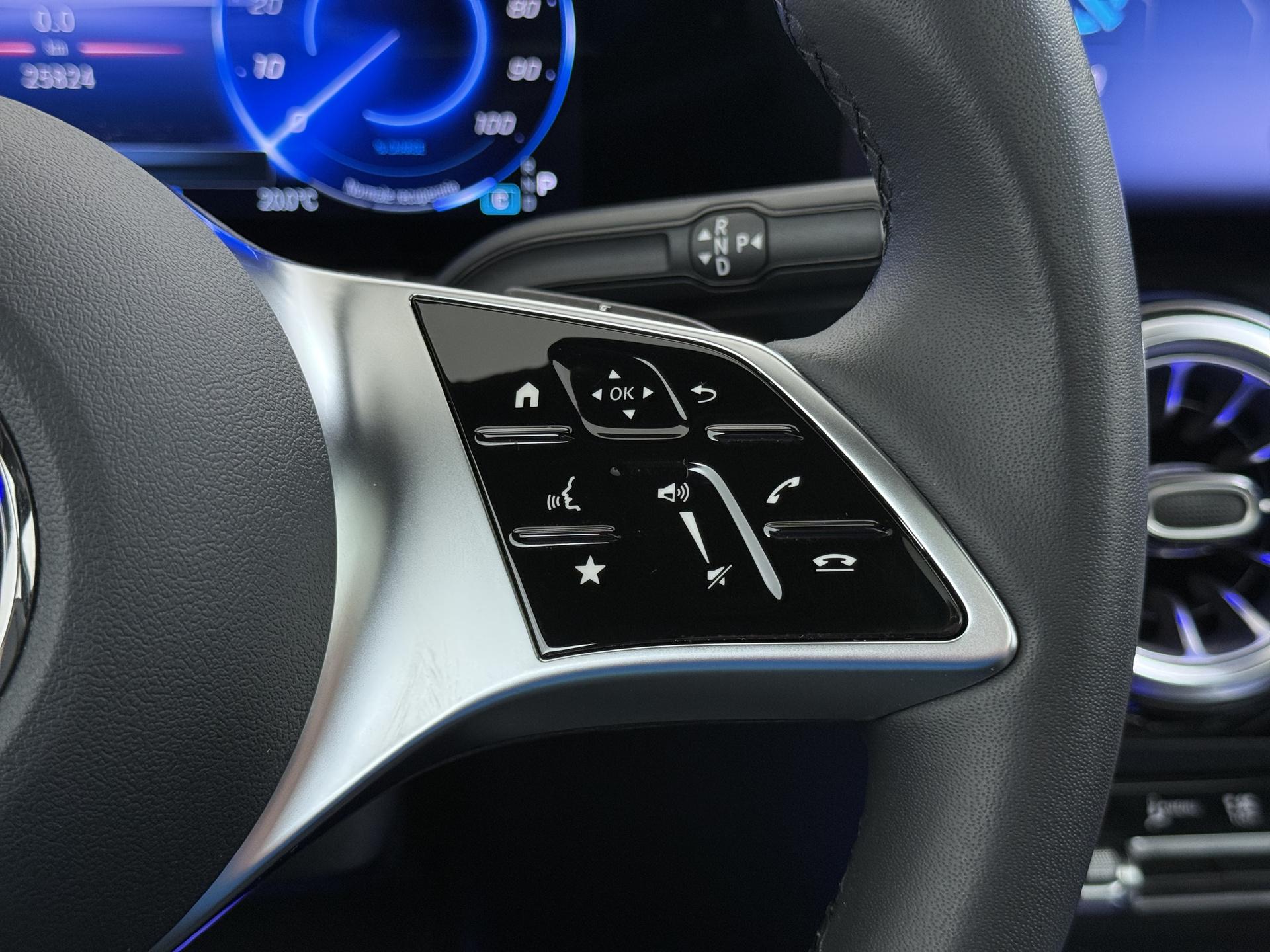Mercedes-Benz EQA 250+ 31