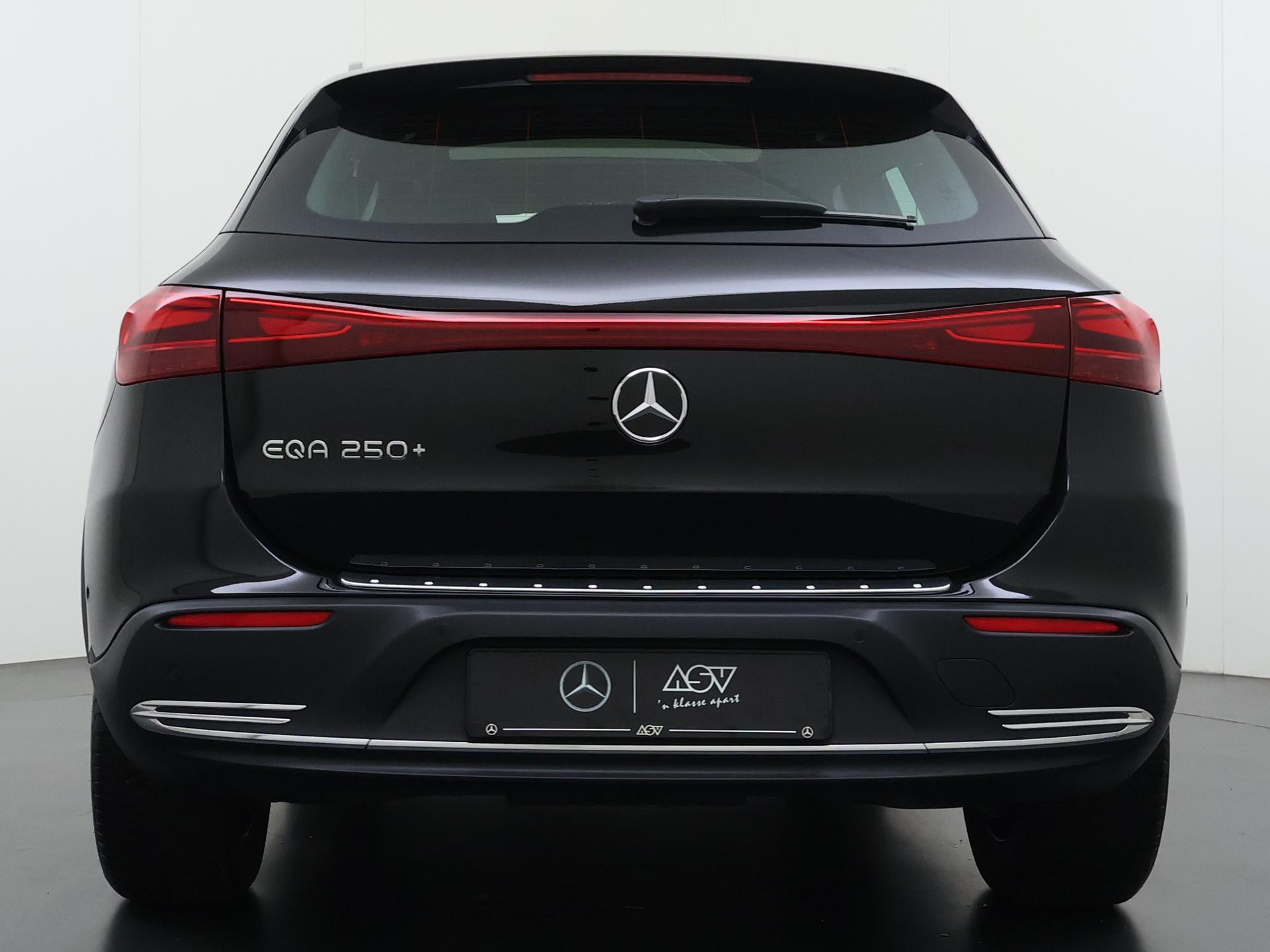 Mercedes-Benz EQA 250+ 6