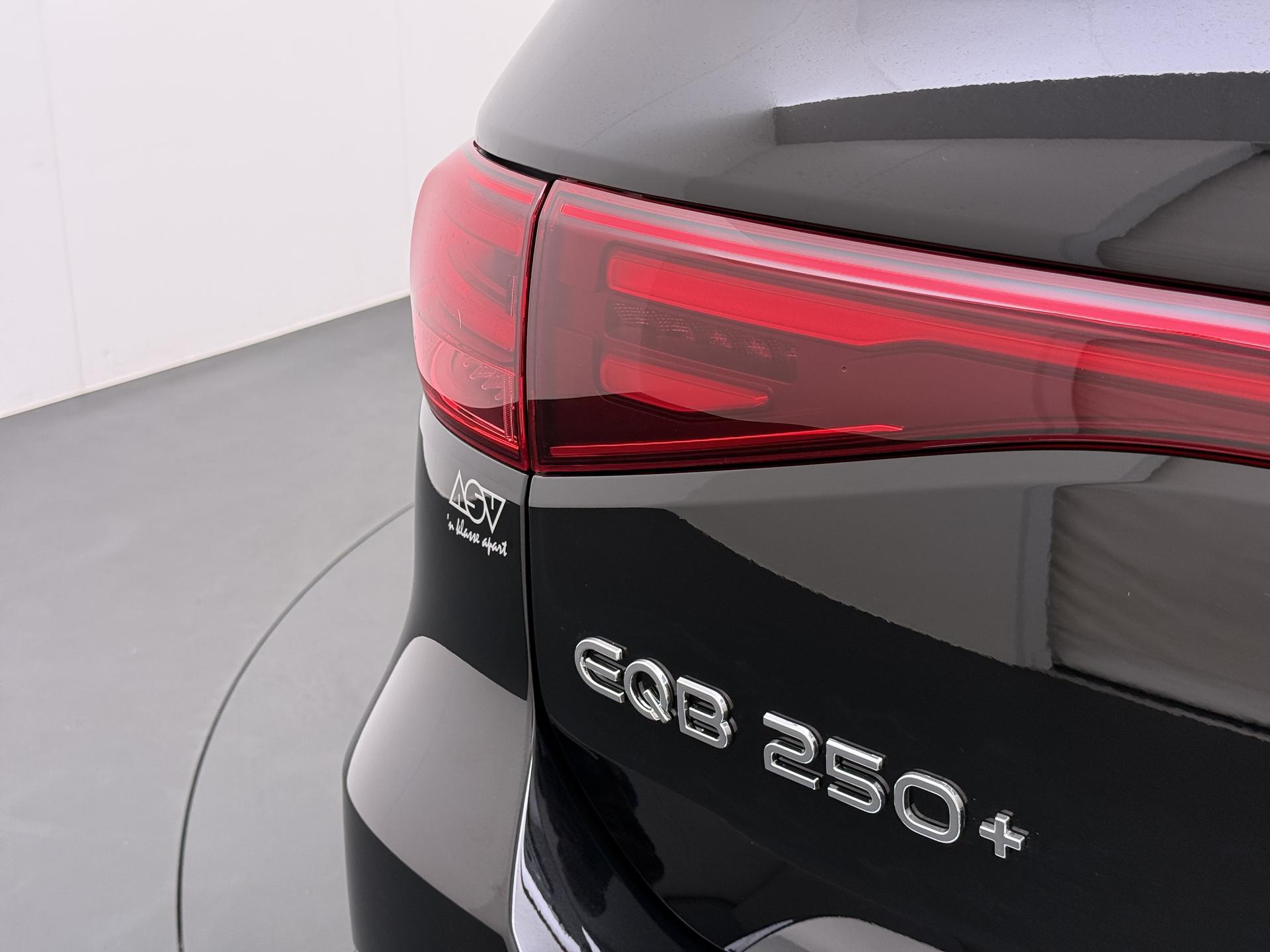 Mercedes-Benz EQB 250+ Business Solution AMG 16