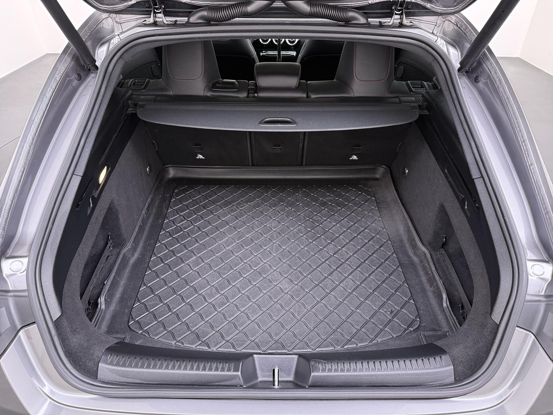 Mercedes-Benz CLA-klasse Shooting Brake 200 Business Solution AMG 6